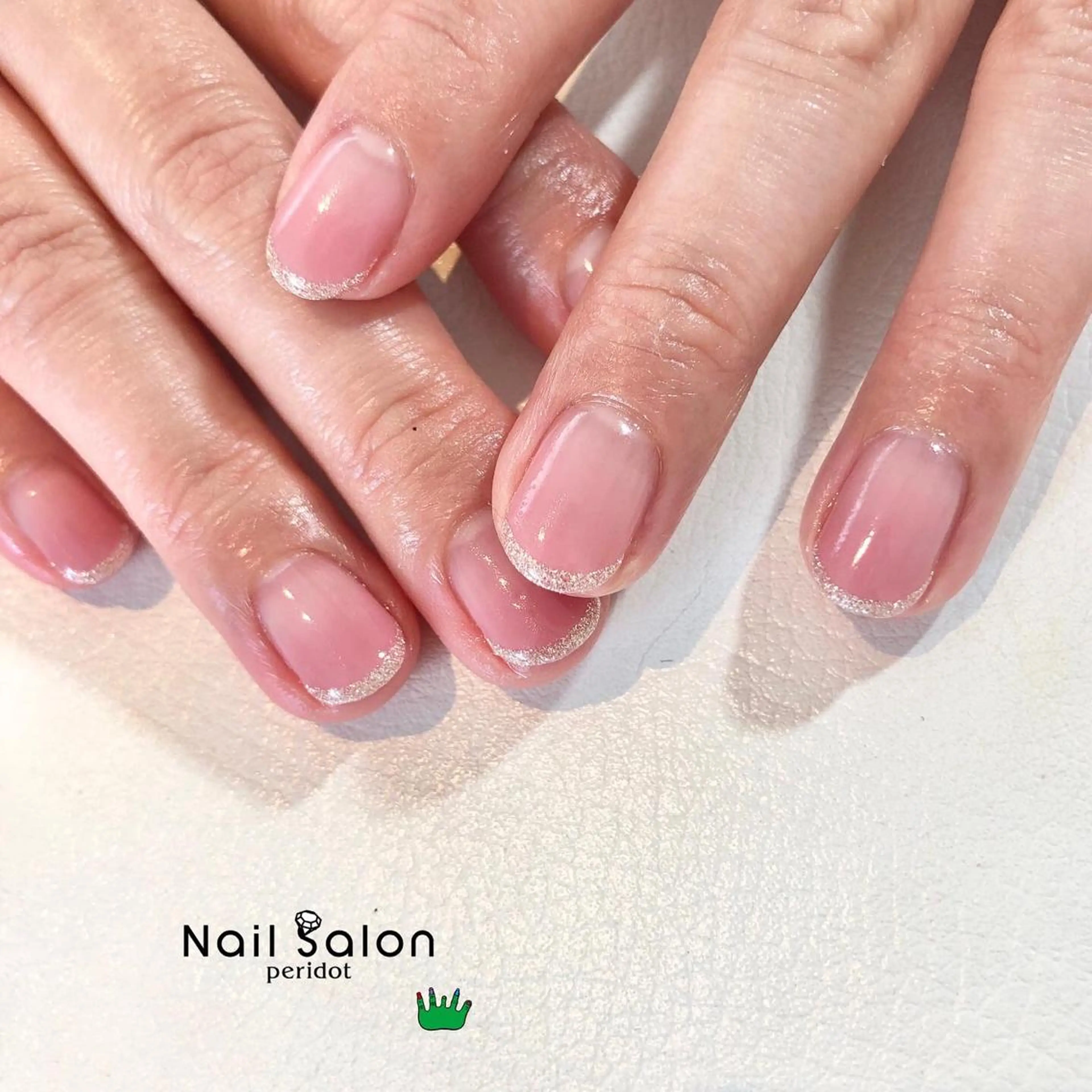 グラデーション1色塗り（整爪、ドライケア込）の写真