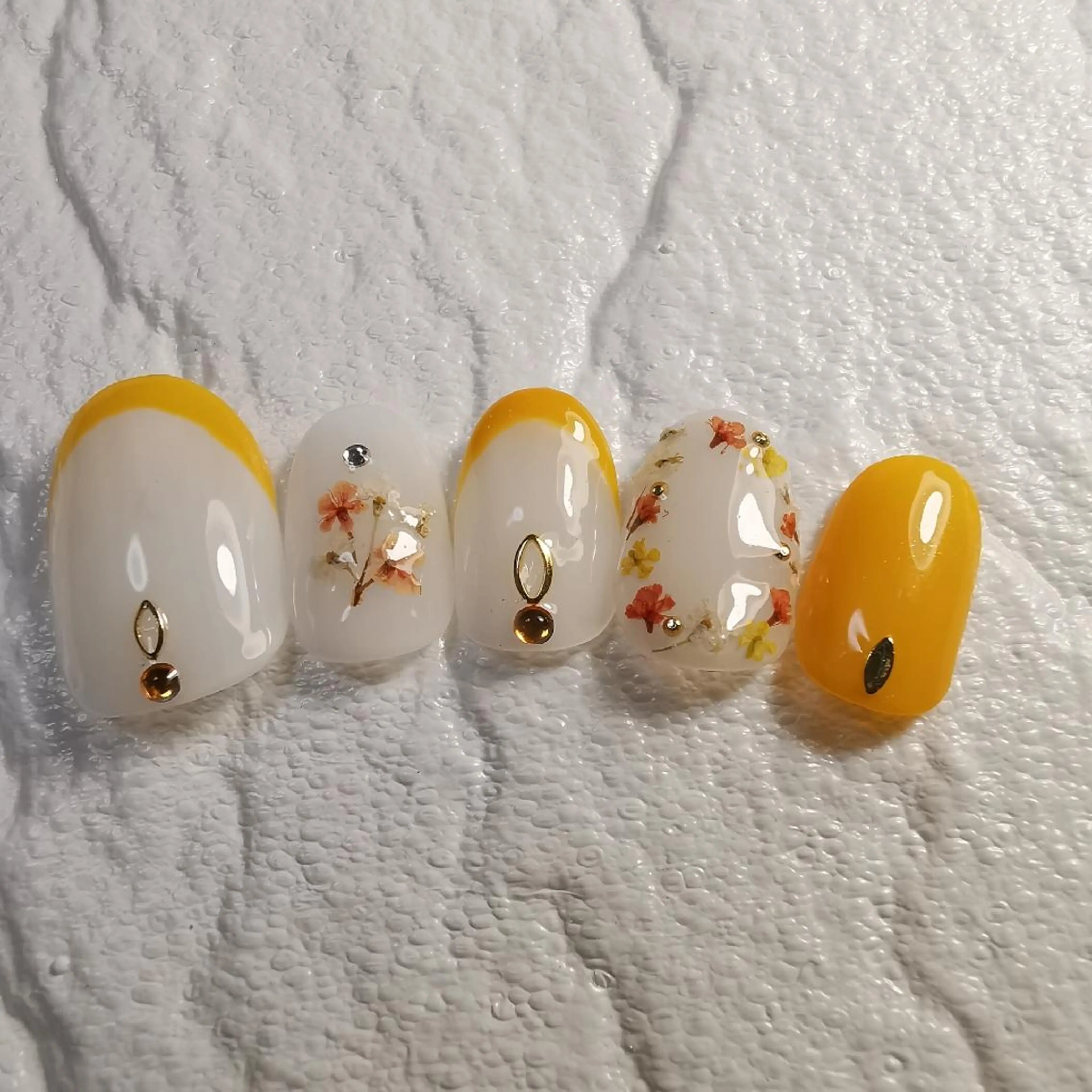 ネイル フラワーネイル フレンチネイル ハンドネイル reve あやののネイルデザイン