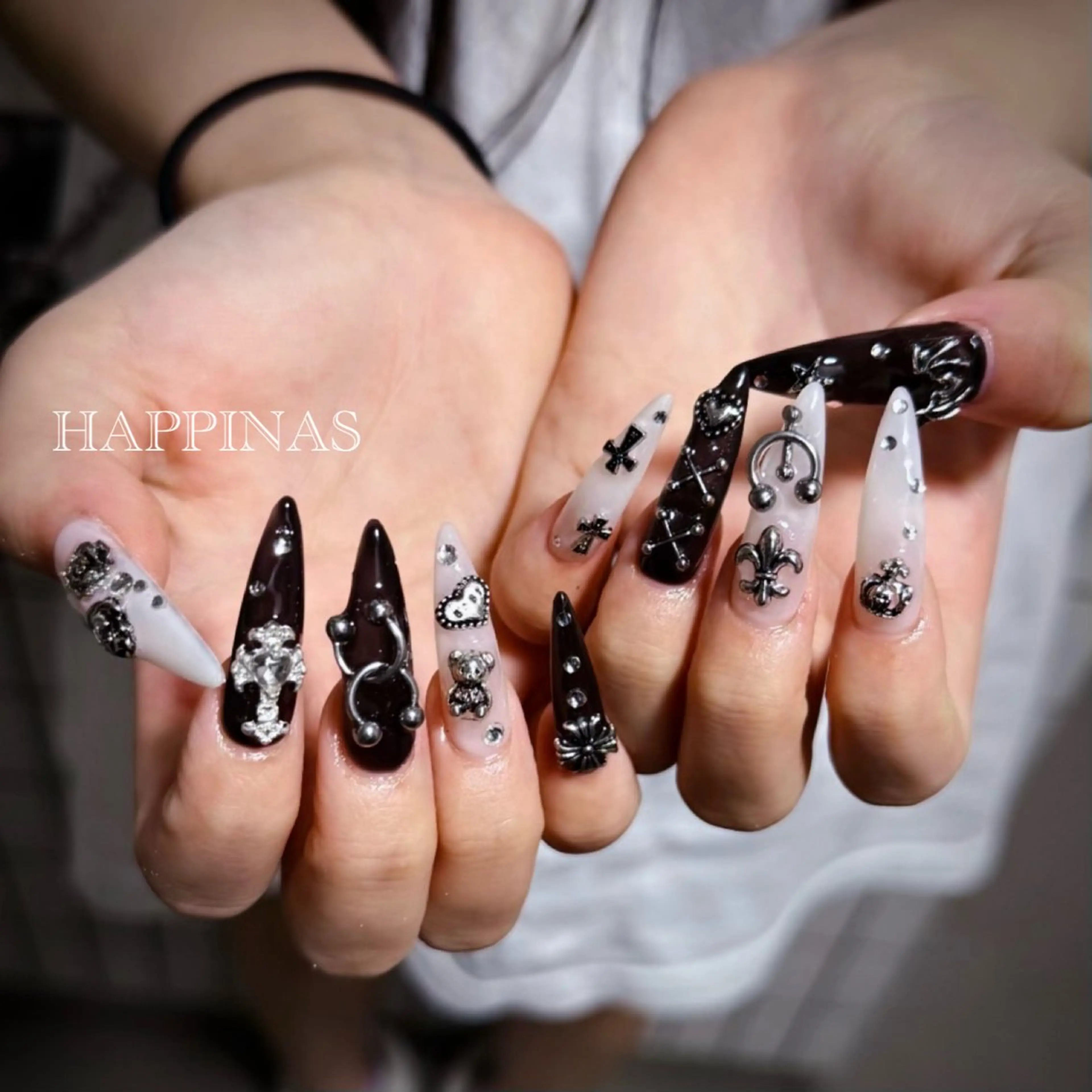 ネイル スカルプネイル ホワイト ハンドネイル HAPPINAS ののかのネイルデザイン