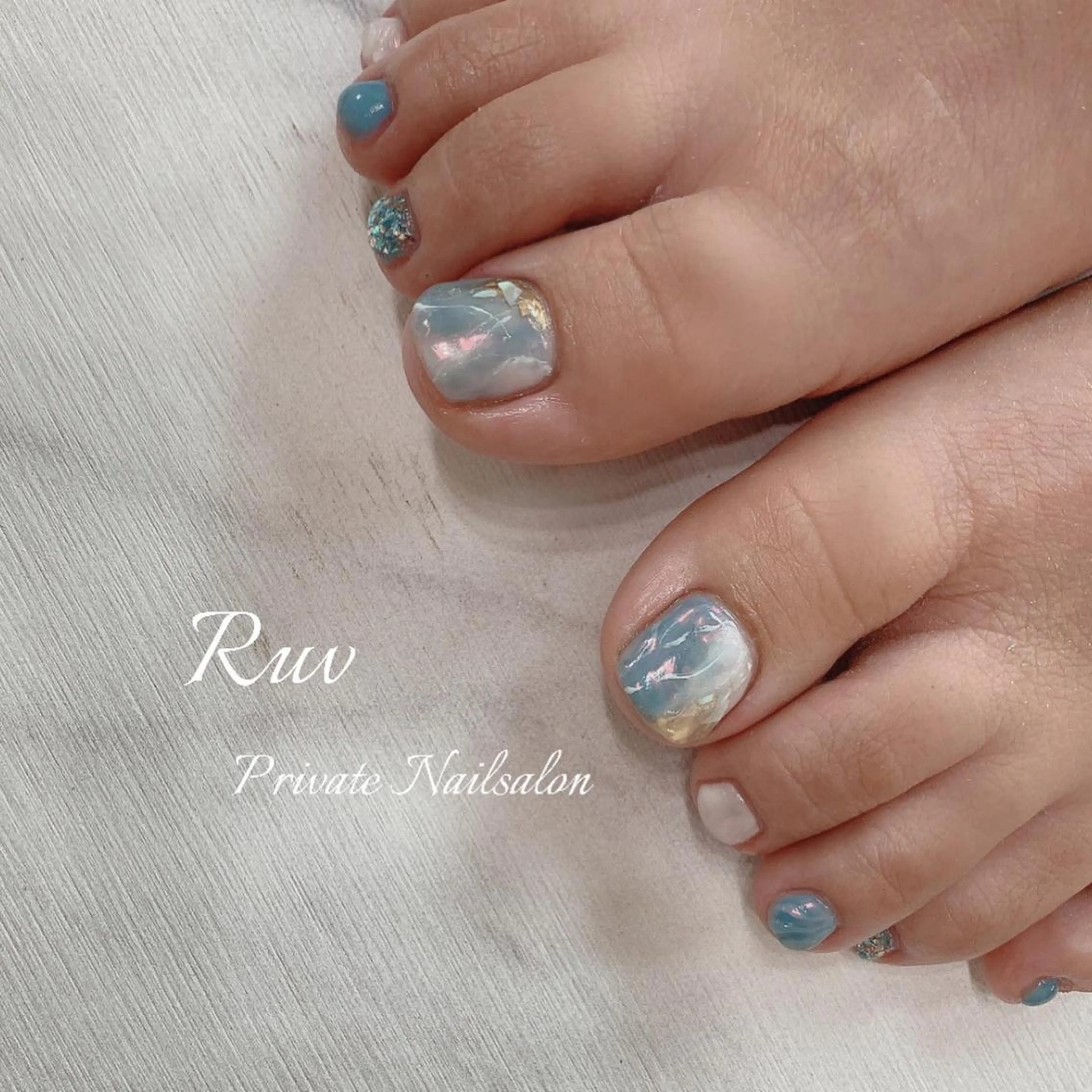 ネイル オーロラネイル ミラーネイル フットネイル プライベート ネイルサロン　ルヴのネイルデザイン