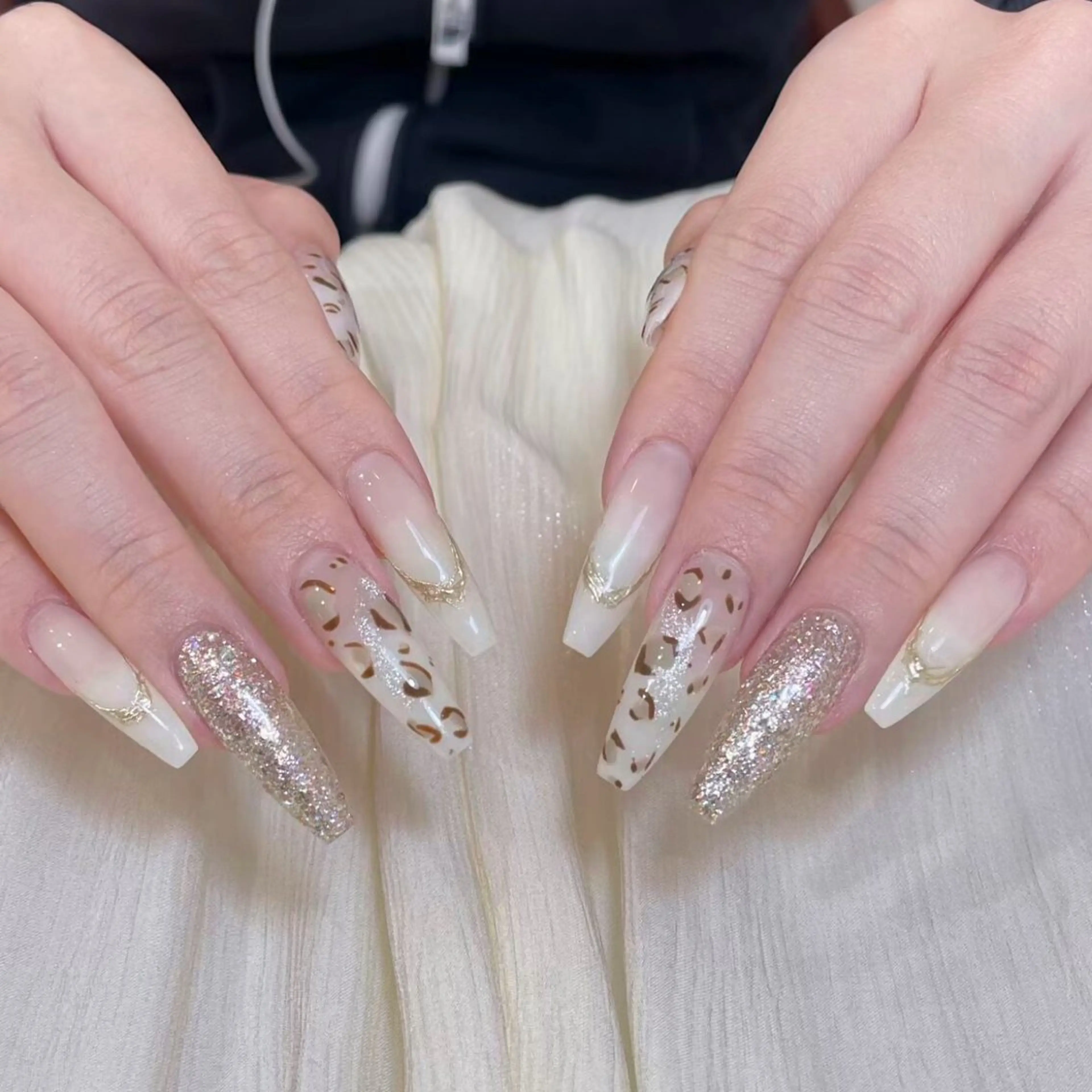 ネイル アートネイル オーロラネイル フラッシュネイル ガーリー キラキラネイル ハンドネイル Una NAILMANAMIのネイルデザイン