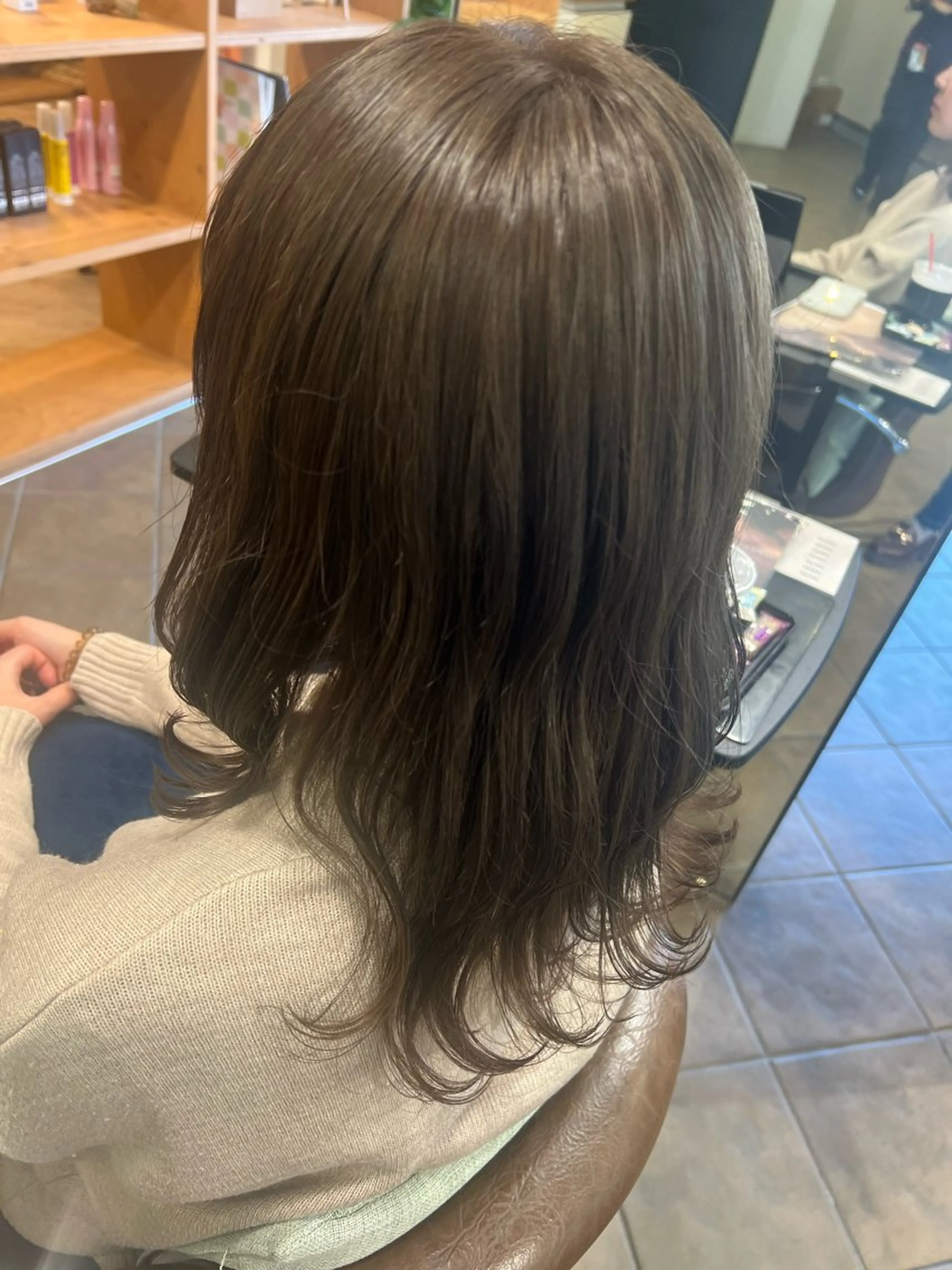 ミディアム カラー ブリーチ ブリーチなしカラー カット ヘアカラー Ripps長居所属・メテオ ／ヘアカラー 西川菜実のヘアスタイル