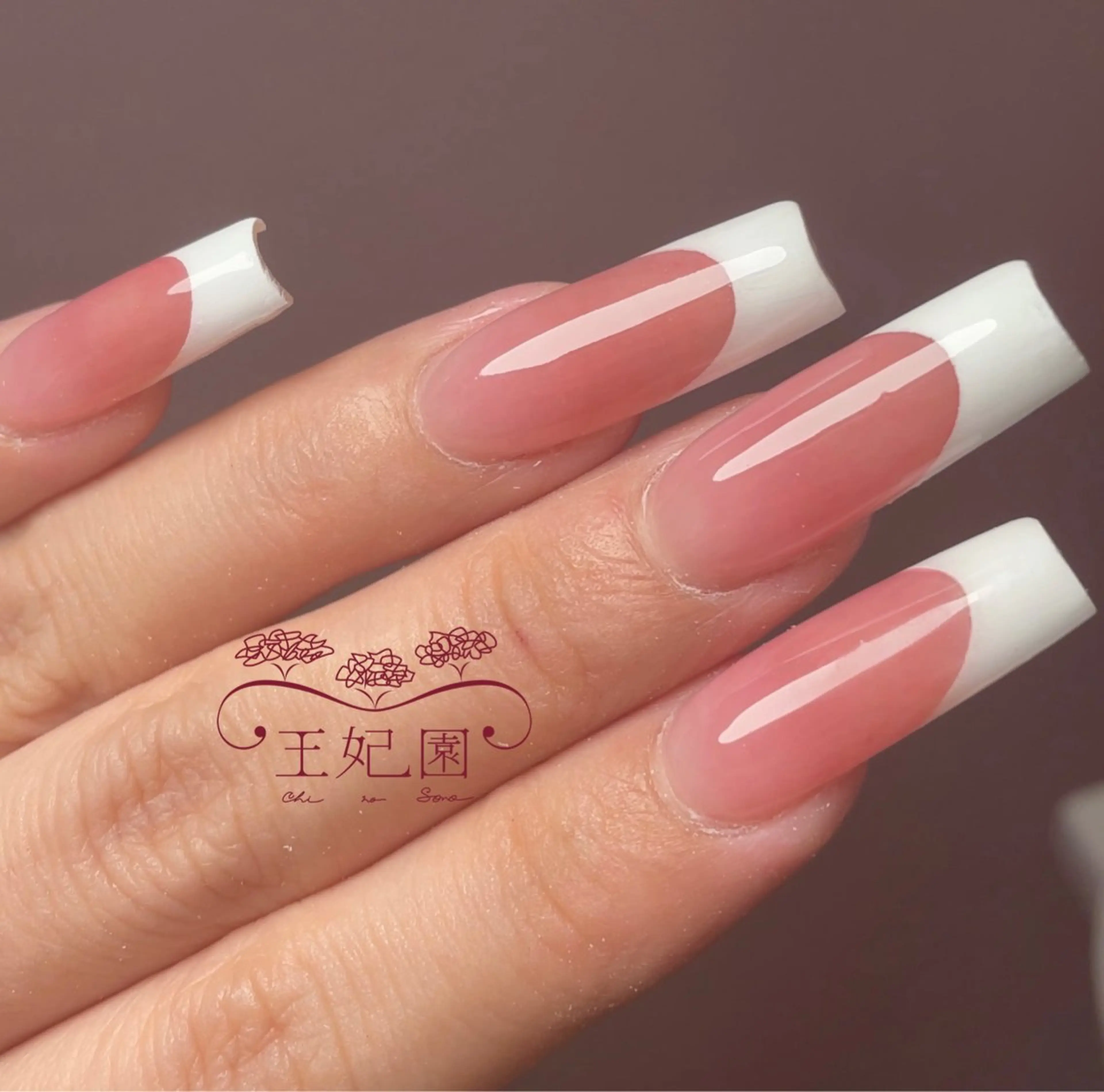 ネイル フレンチネイル スカルプネイル ハンドネイル フットネイル ハンドケア nail salon王妃の園所属・王妃の園 ohinosonoのネイルデザイン