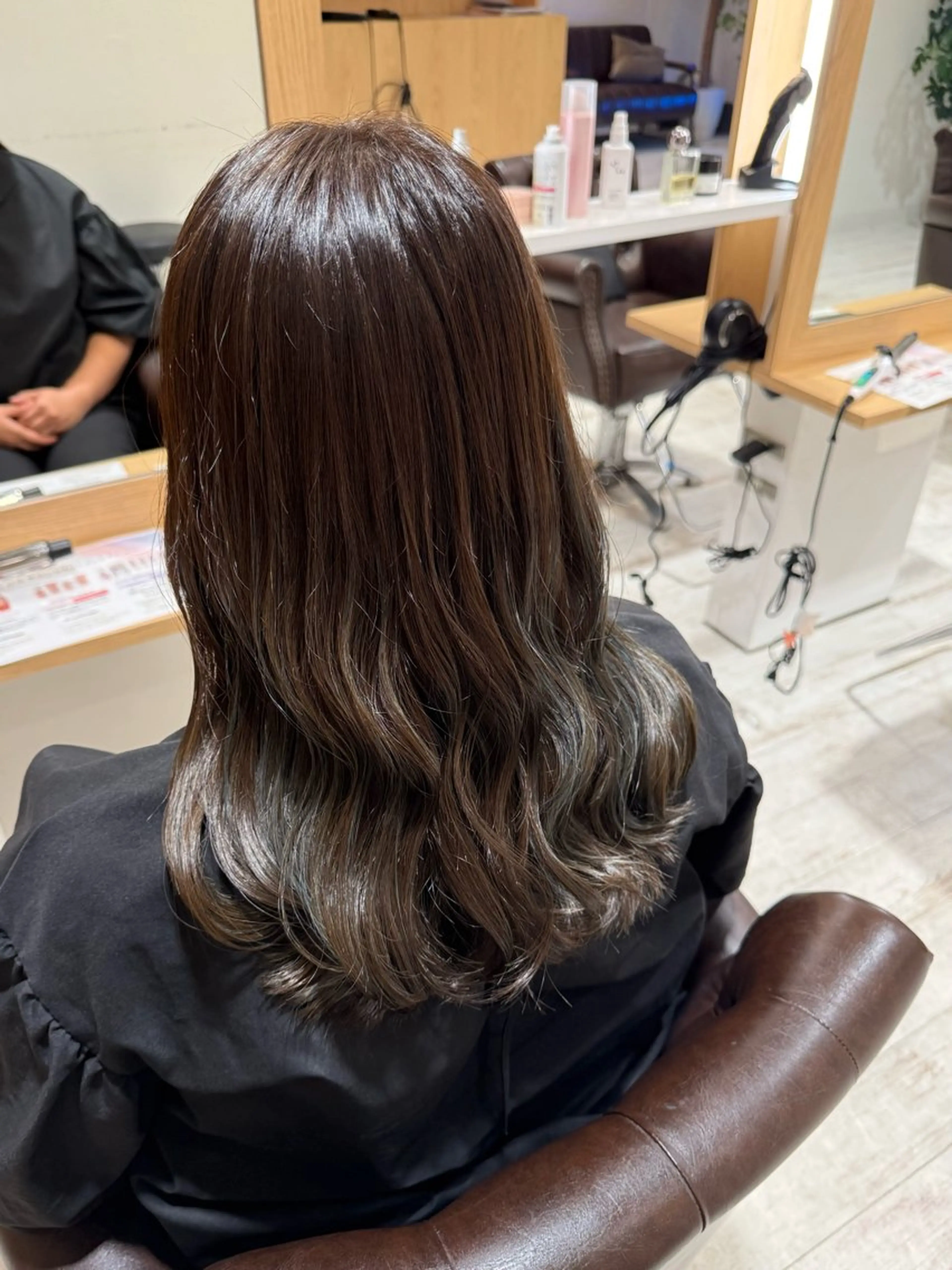 ロング アッシュ カット ヘアカラー 森浦 莉乃のヘアスタイル