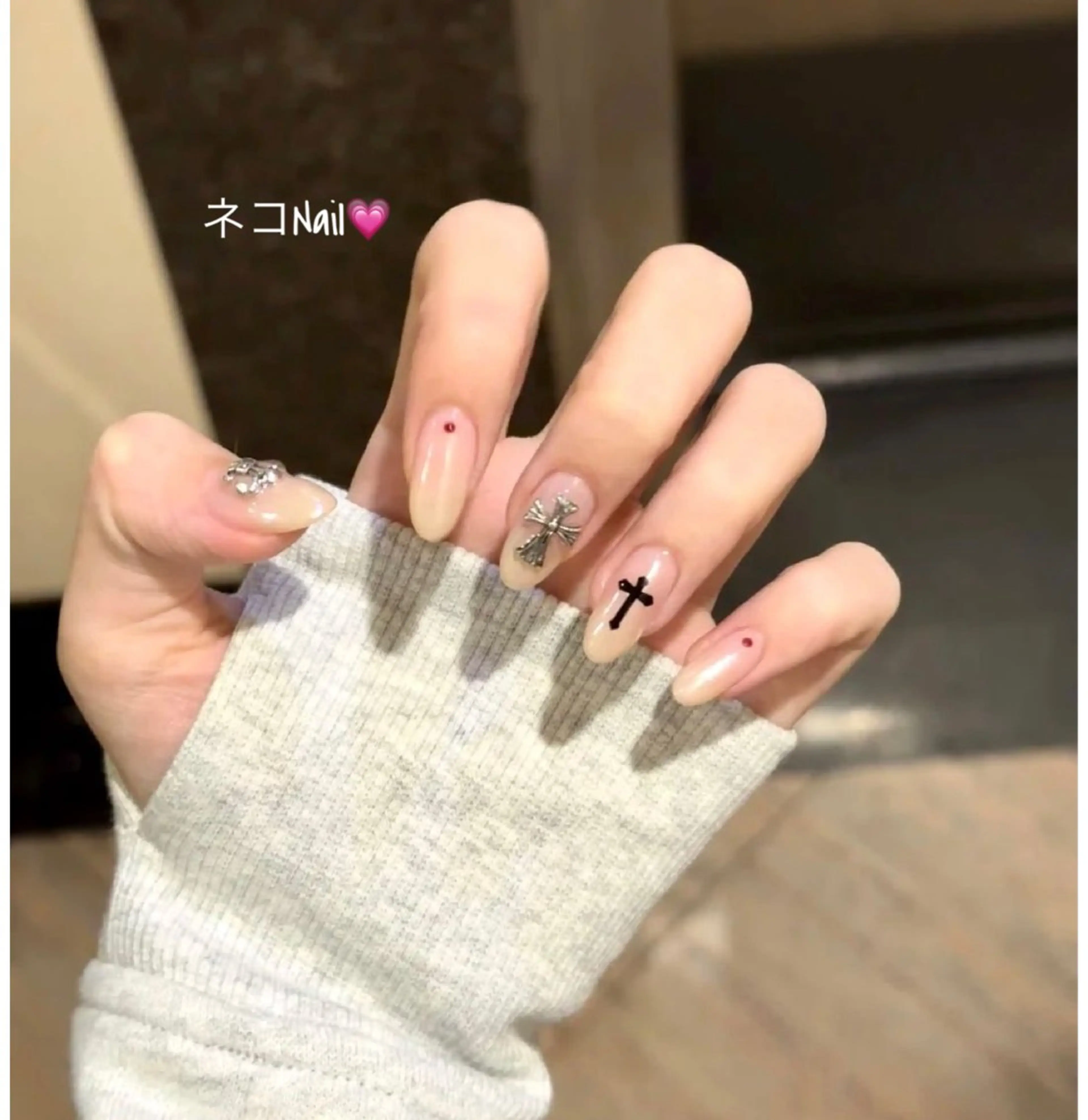 ネイル フレンチネイル ラメ(グリッター) ストーンネイル ワンホンネイル ハンドネイル ネコ Nailのネイルデザイン