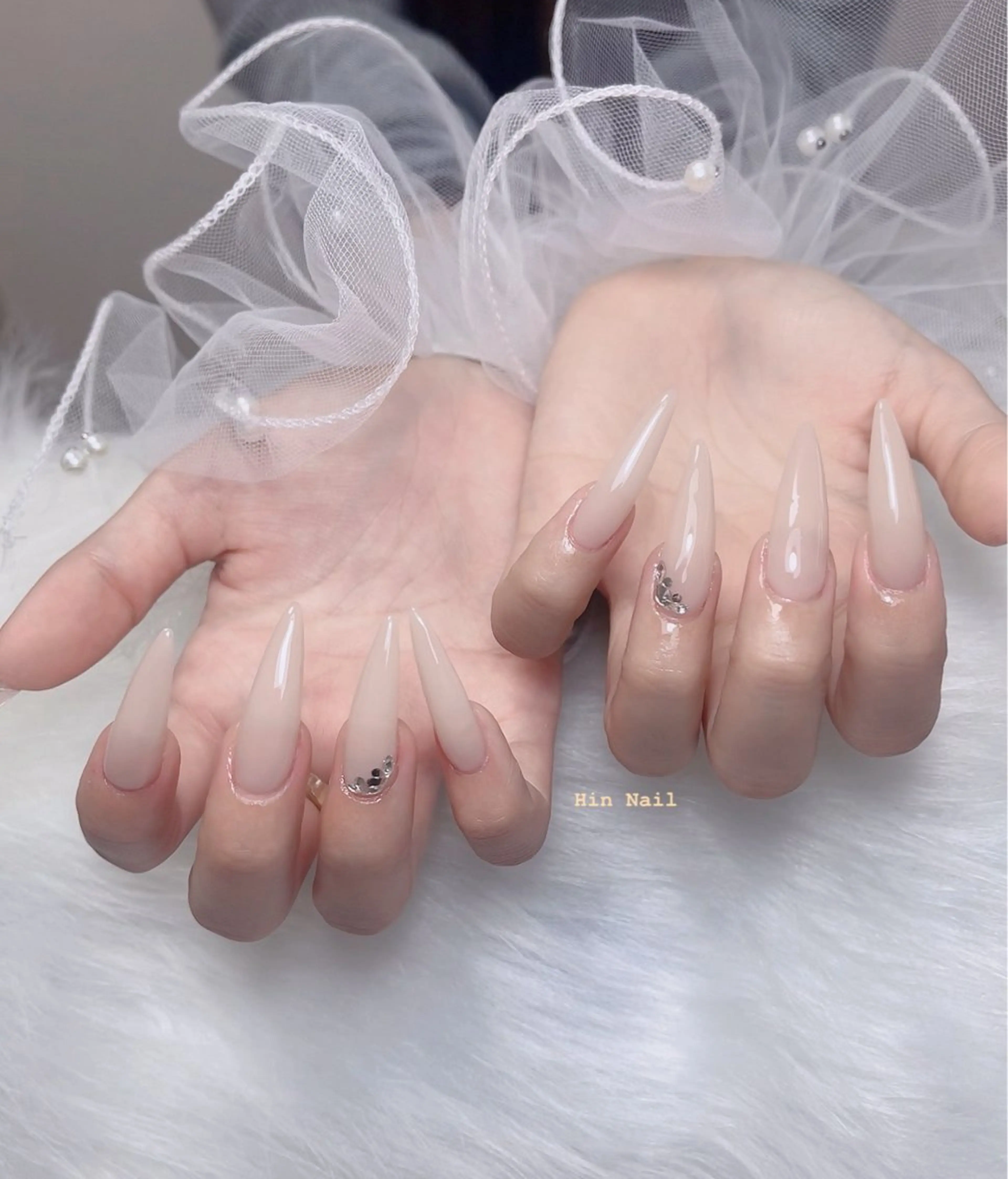 ネイル ストーンネイル ハンドネイル HIN NAILのネイルデザイン