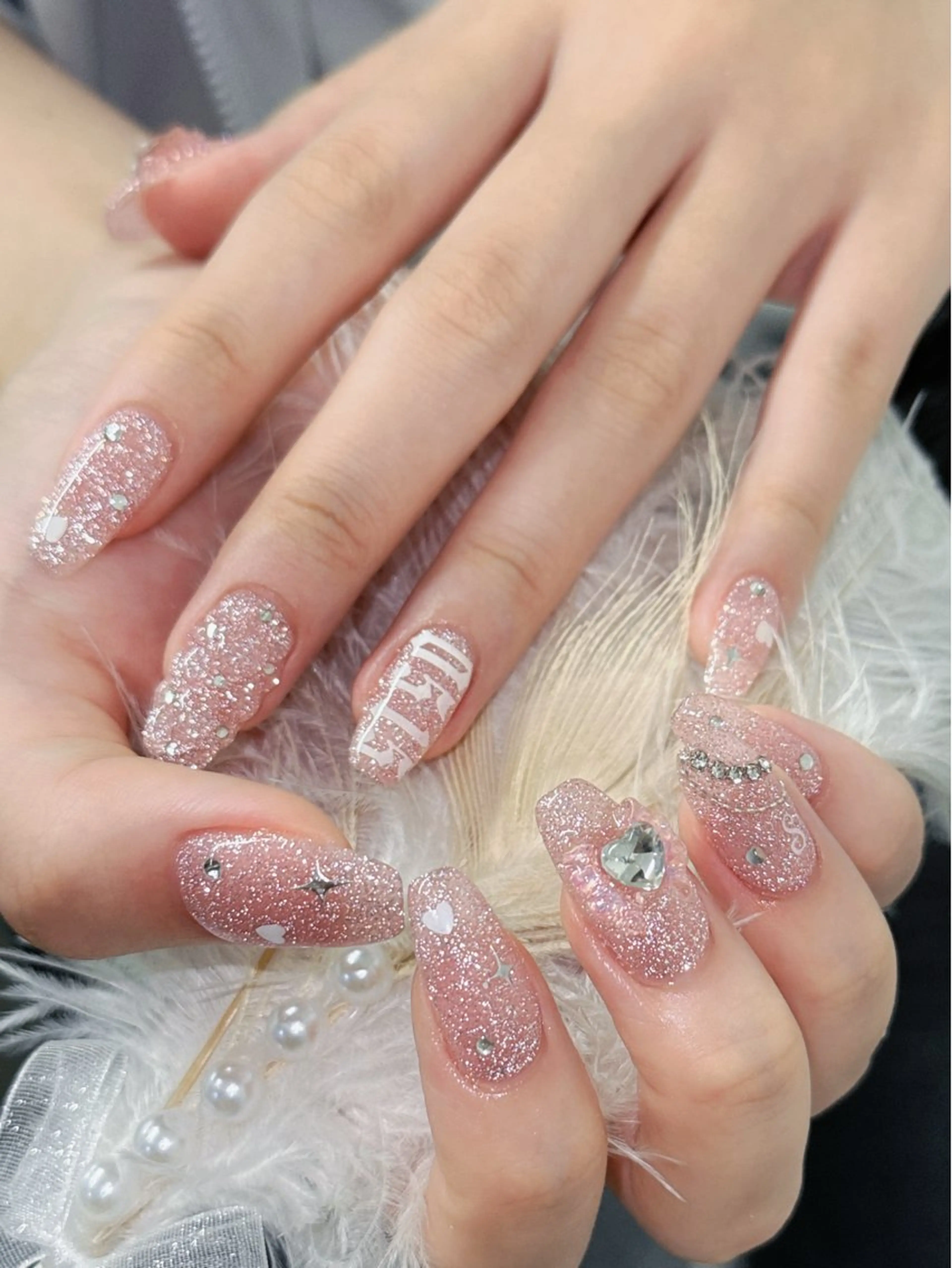 ネイル ハンドネイル グロー ネイルのネイルデザイン