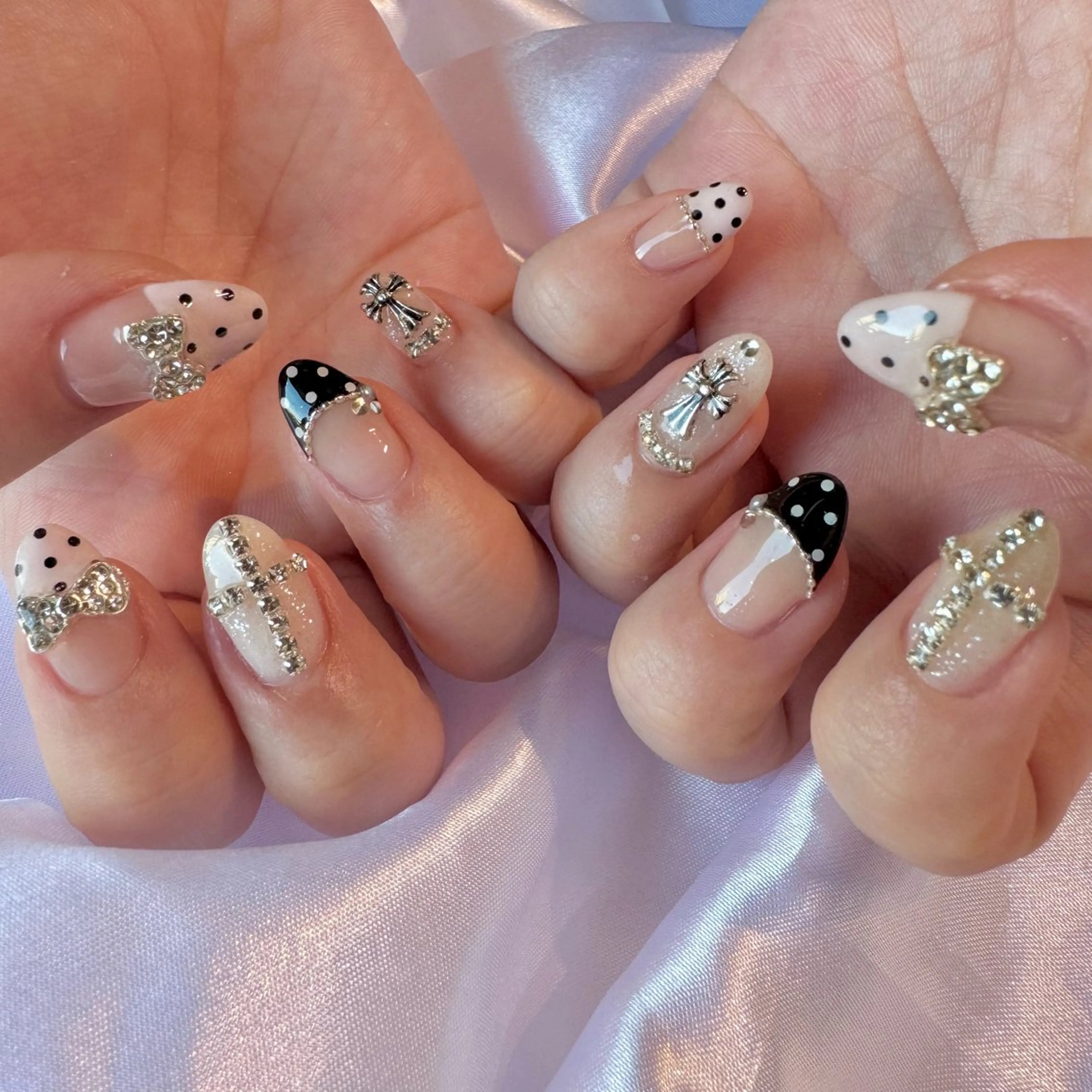 ネイル ドット ガーリー ハンドネイル nail salon e'mu💐のネイルデザイン