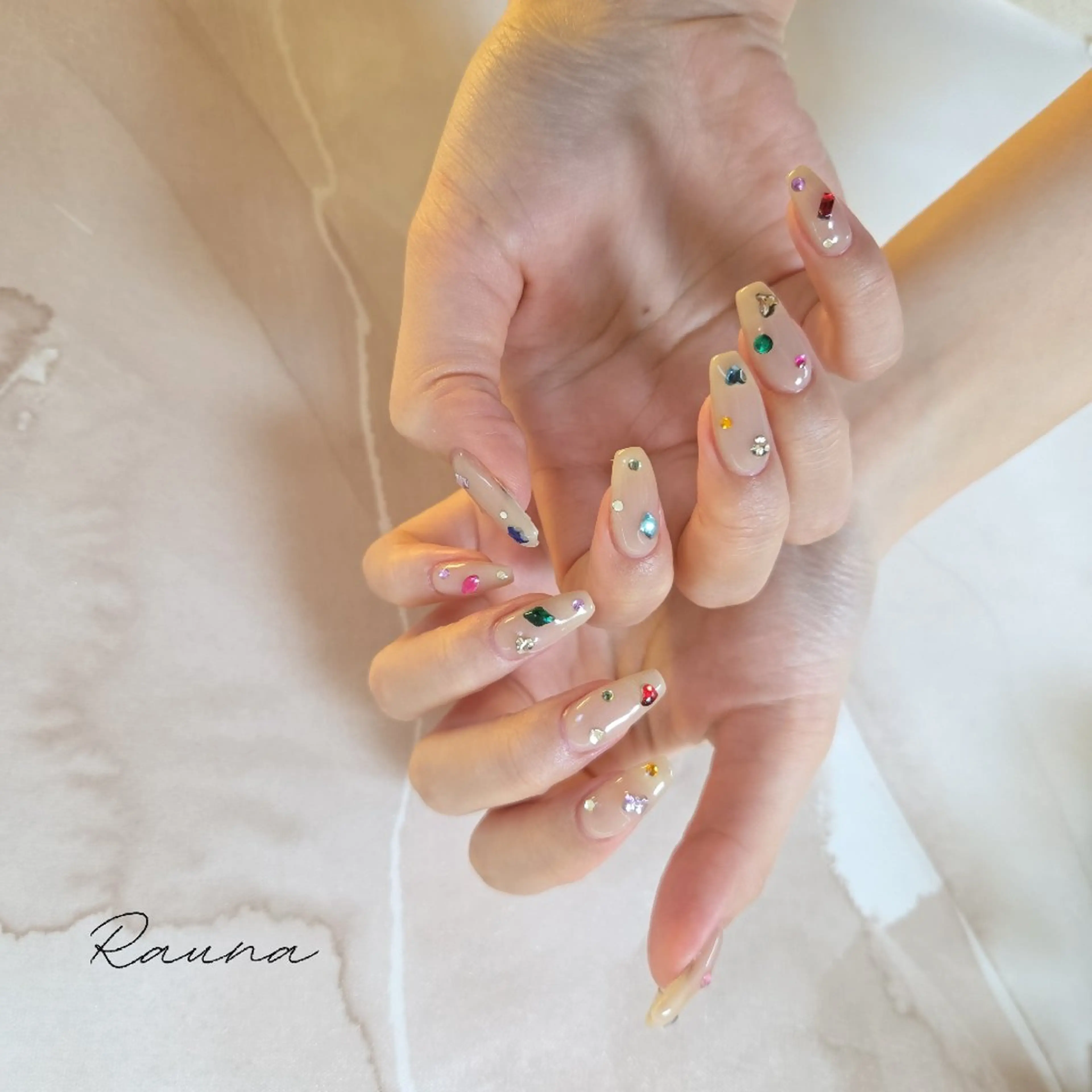 ネイル ハンドネイル Rauna nailsalon のネイルデザイン