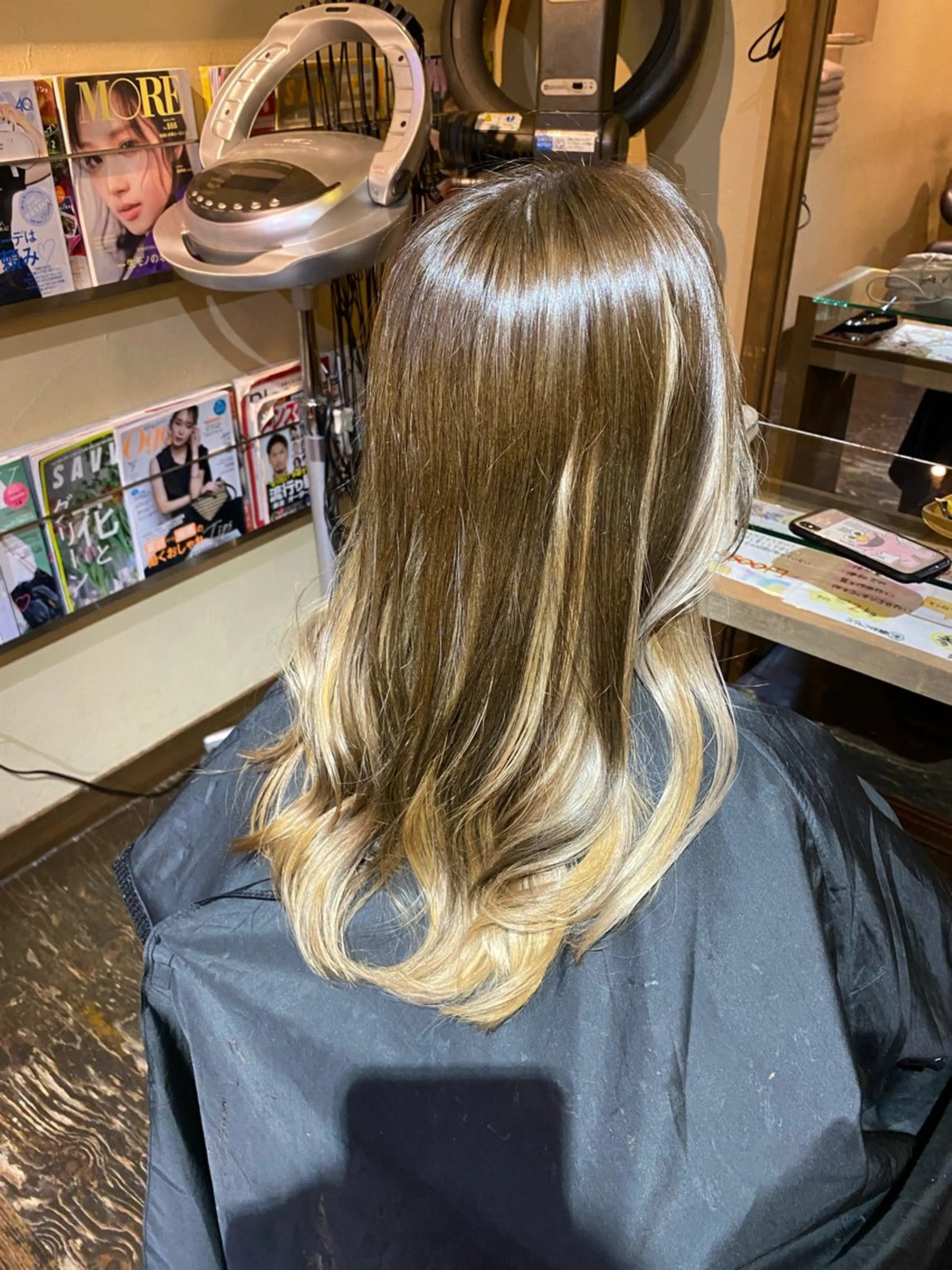 ロング カラー アッシュ アッシュブラウン ベージュカラー ブリーチ ブラウンカラー ヘアカラー トリートメント saya （サヤ）のヘアスタイル