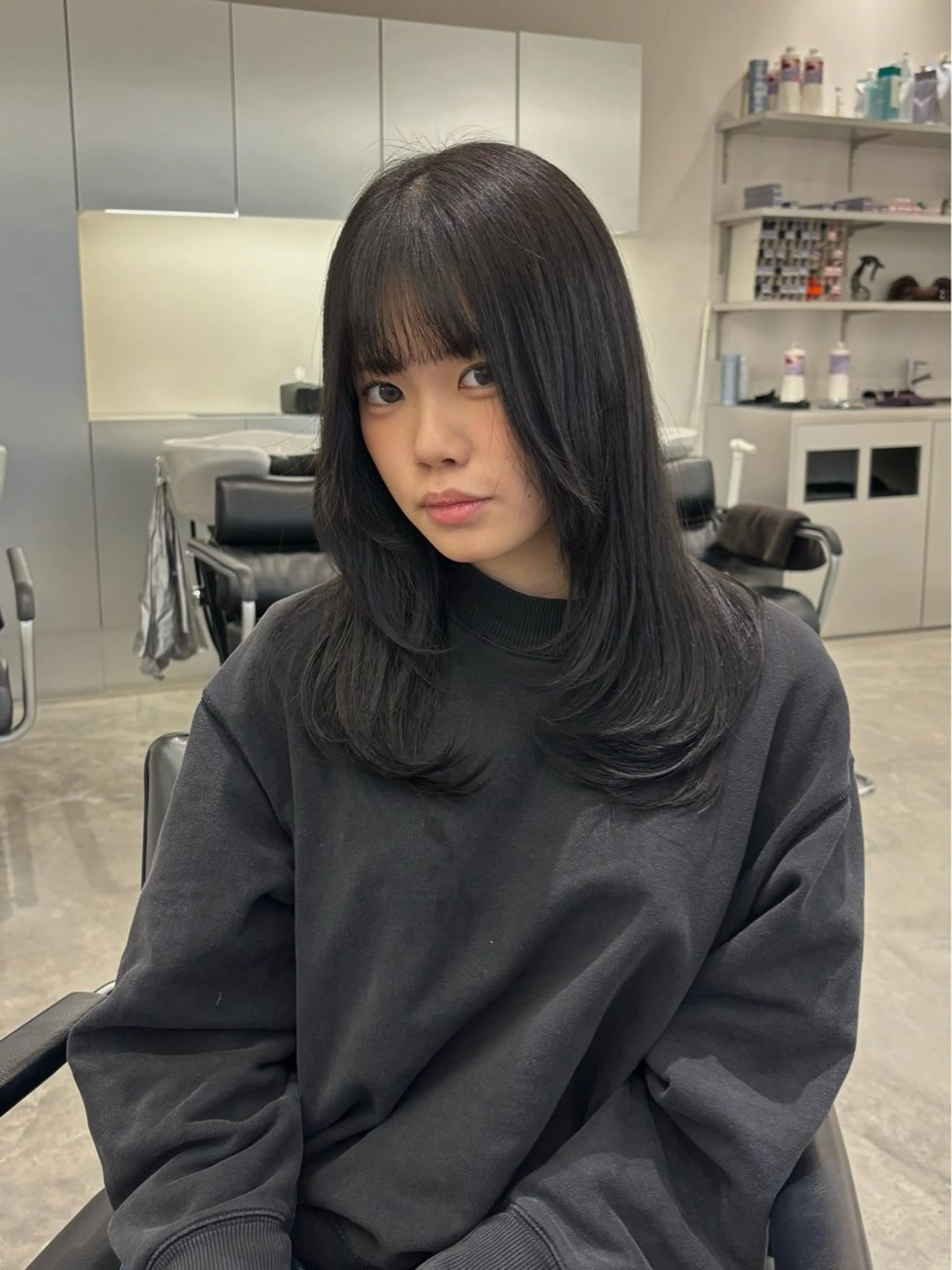 ミディアム 鶴町 桃香のヘアスタイル