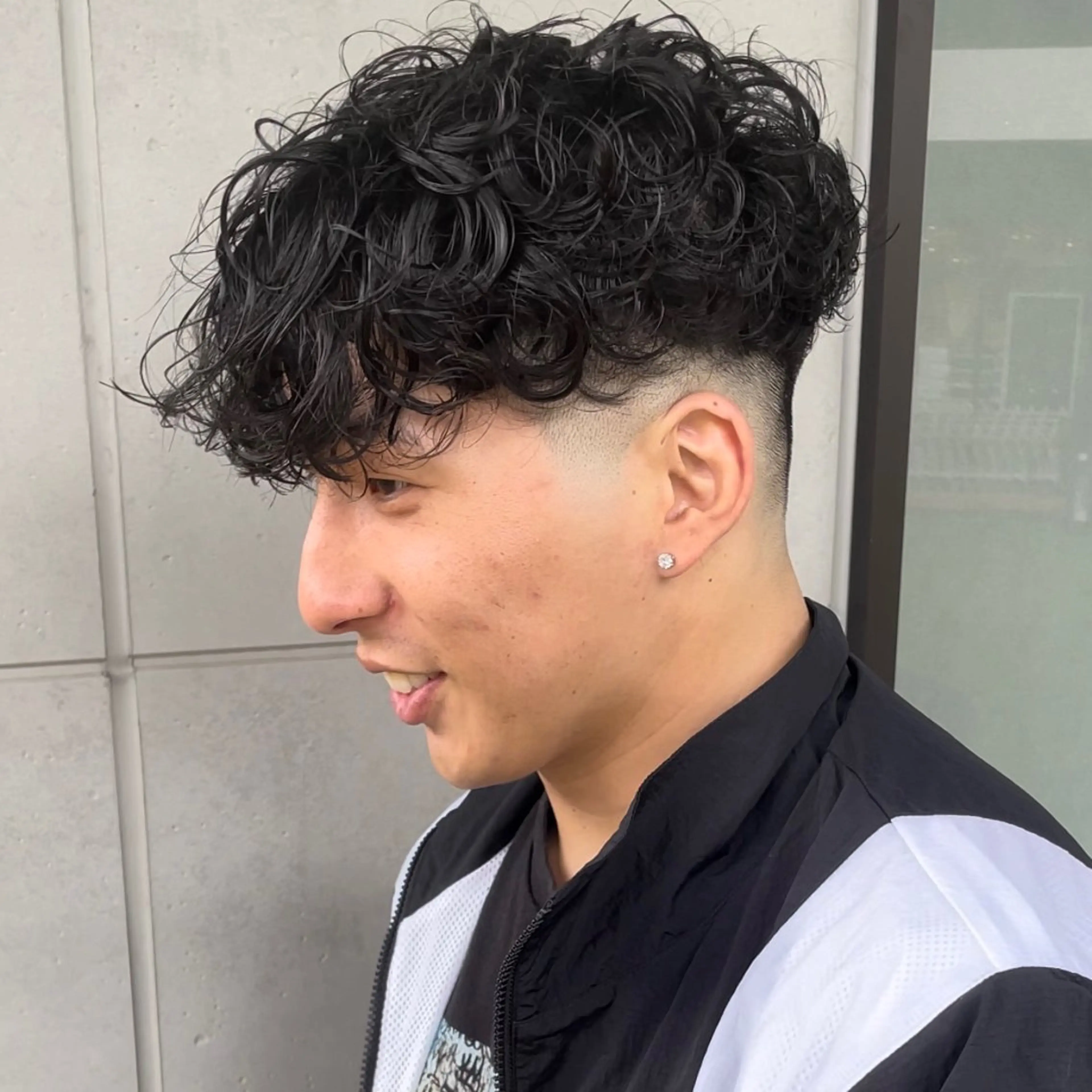 ショート パーマ メンズ スペインカール カット パーマ メンズヘア特化 崎田 成人のヘアスタイル