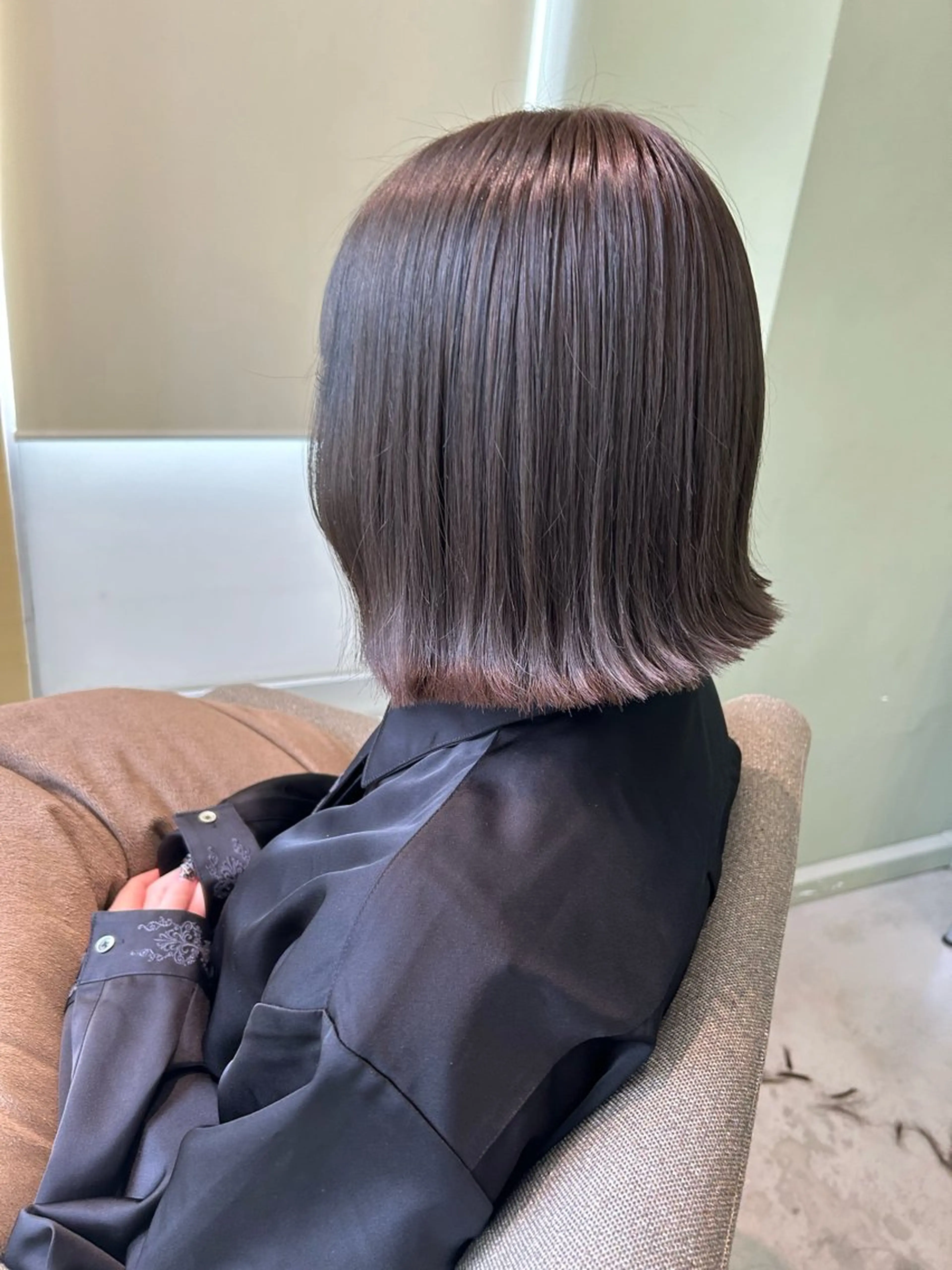 カラー グレージュ 一條 乃亜のヘアスタイル