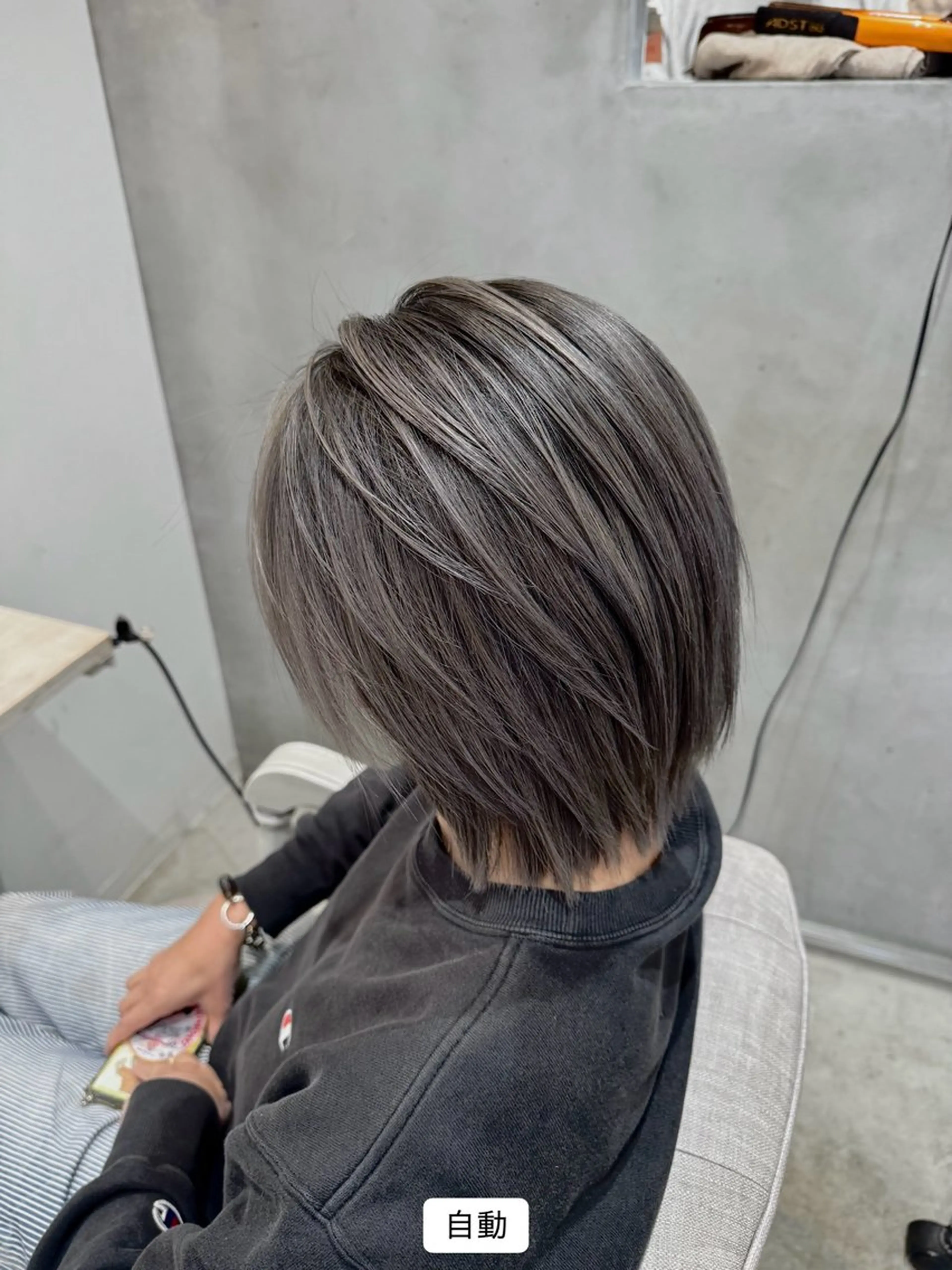 ショート カラー 切りっぱなしボブ バレイヤージュ ベージュカラー ブリーチ ブロンド ほの カラー特化/ ブリーチ/ボブのヘアスタイル