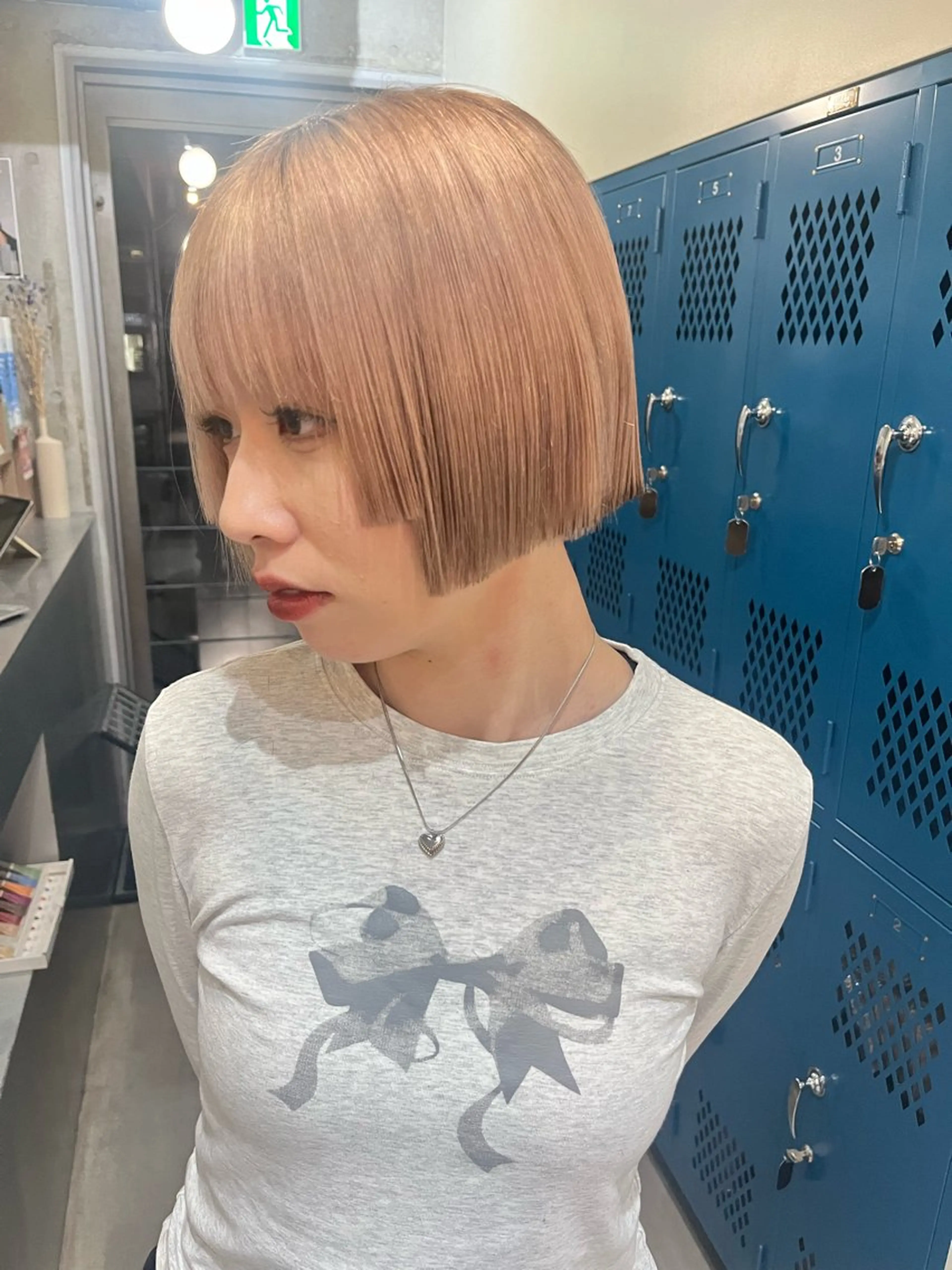 ショート カラー ベージュカラー ミルクティーベージュ ヘアカラー 韓国ボブ/ハッシュ カットKIRAのヘアスタイル