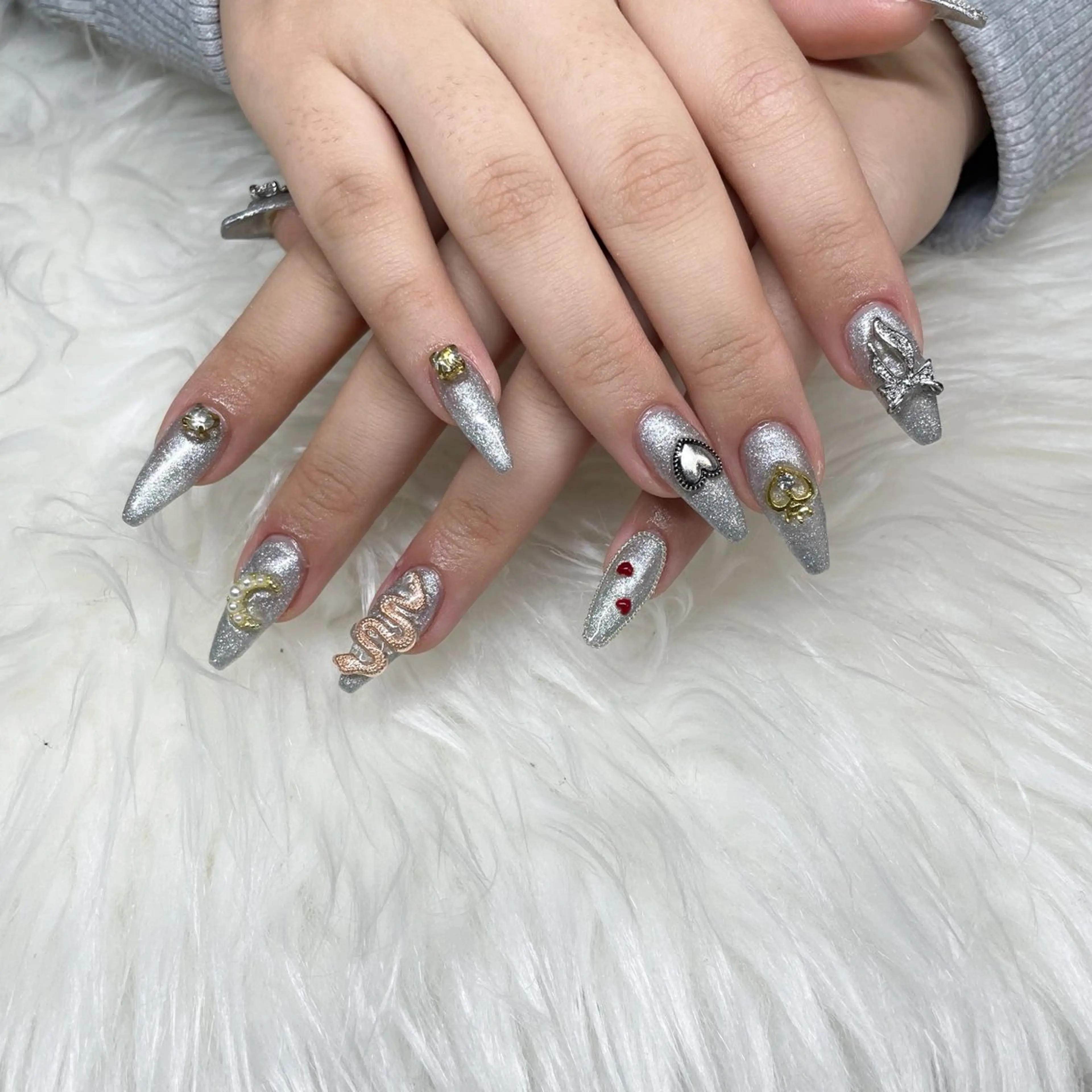 ロング see love gritterのネイルデザイン