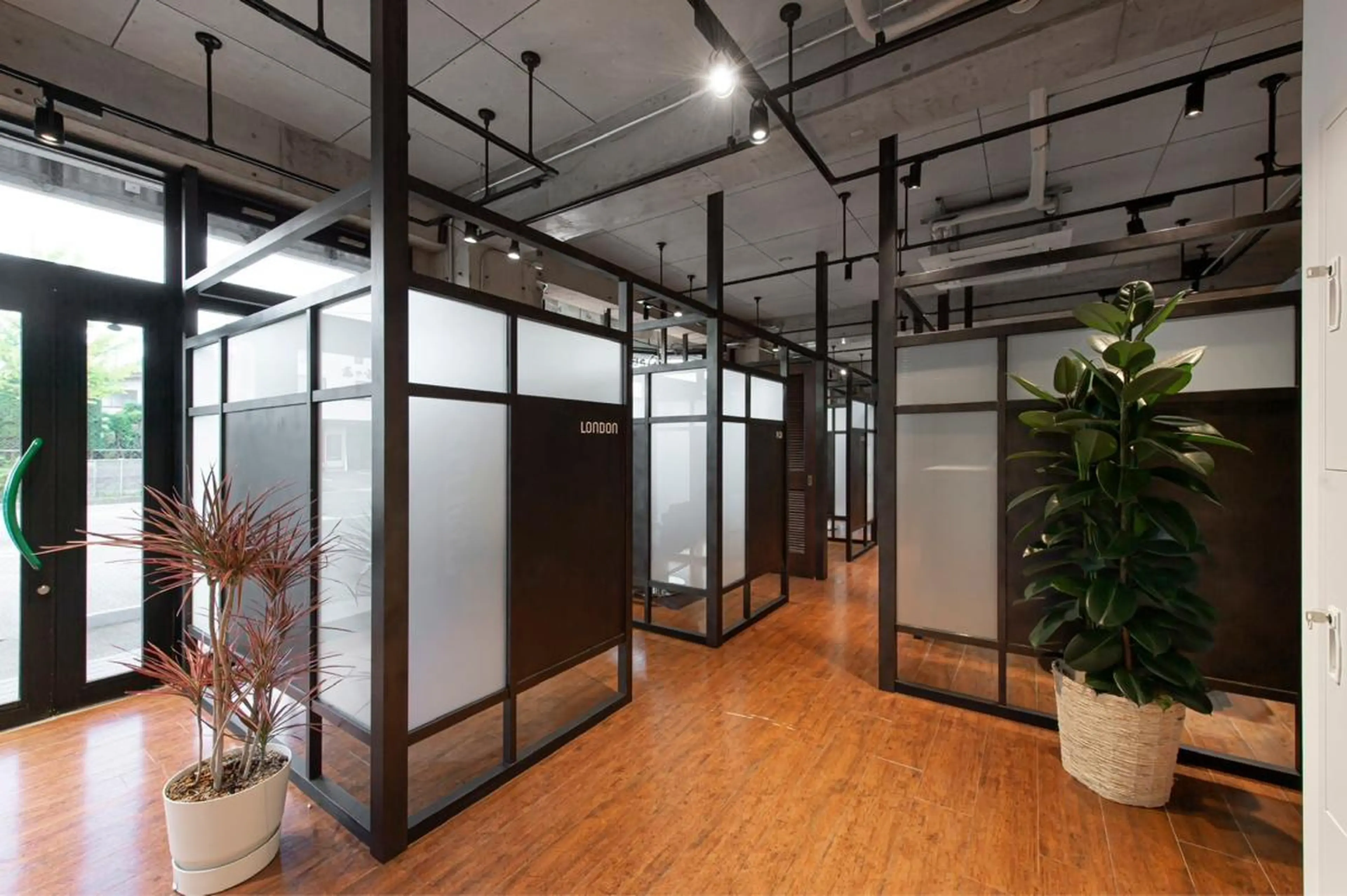 mayuki /暖色/艶カラーのヘアスタイル