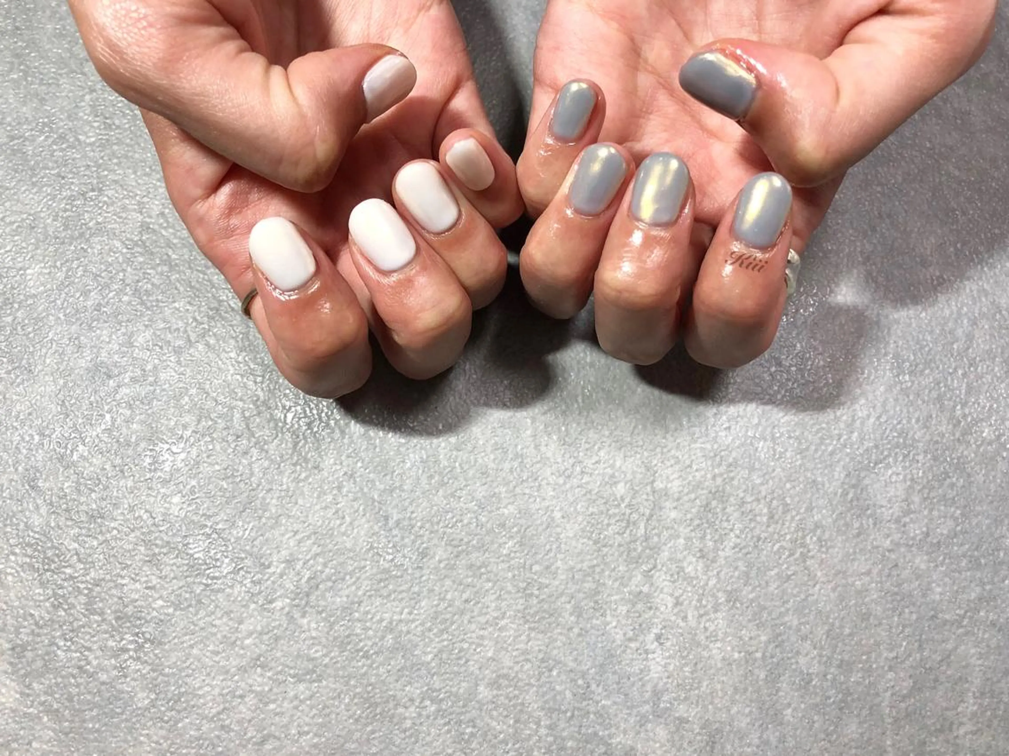 ネイル ミラーネイル ハンドネイル フットネイル kiii.__ ✴︎*のネイルデザイン