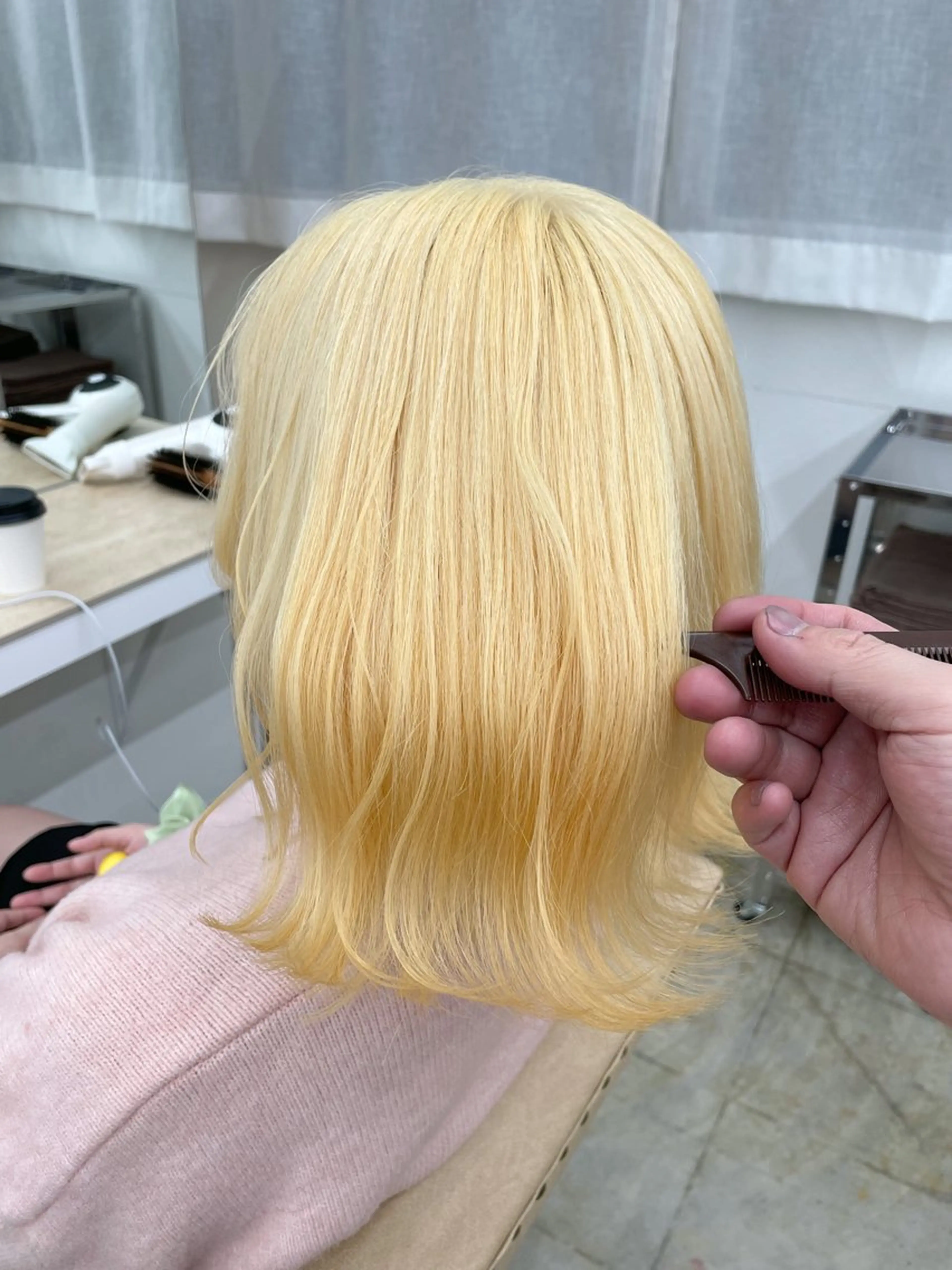 ミディアム カラー ブリーチ 抜きっぱなしブロンド ブロンド ヘアカラー トリートメント ハイトーン/レイヤー /ケアブリーチ石川治のヘアスタイル