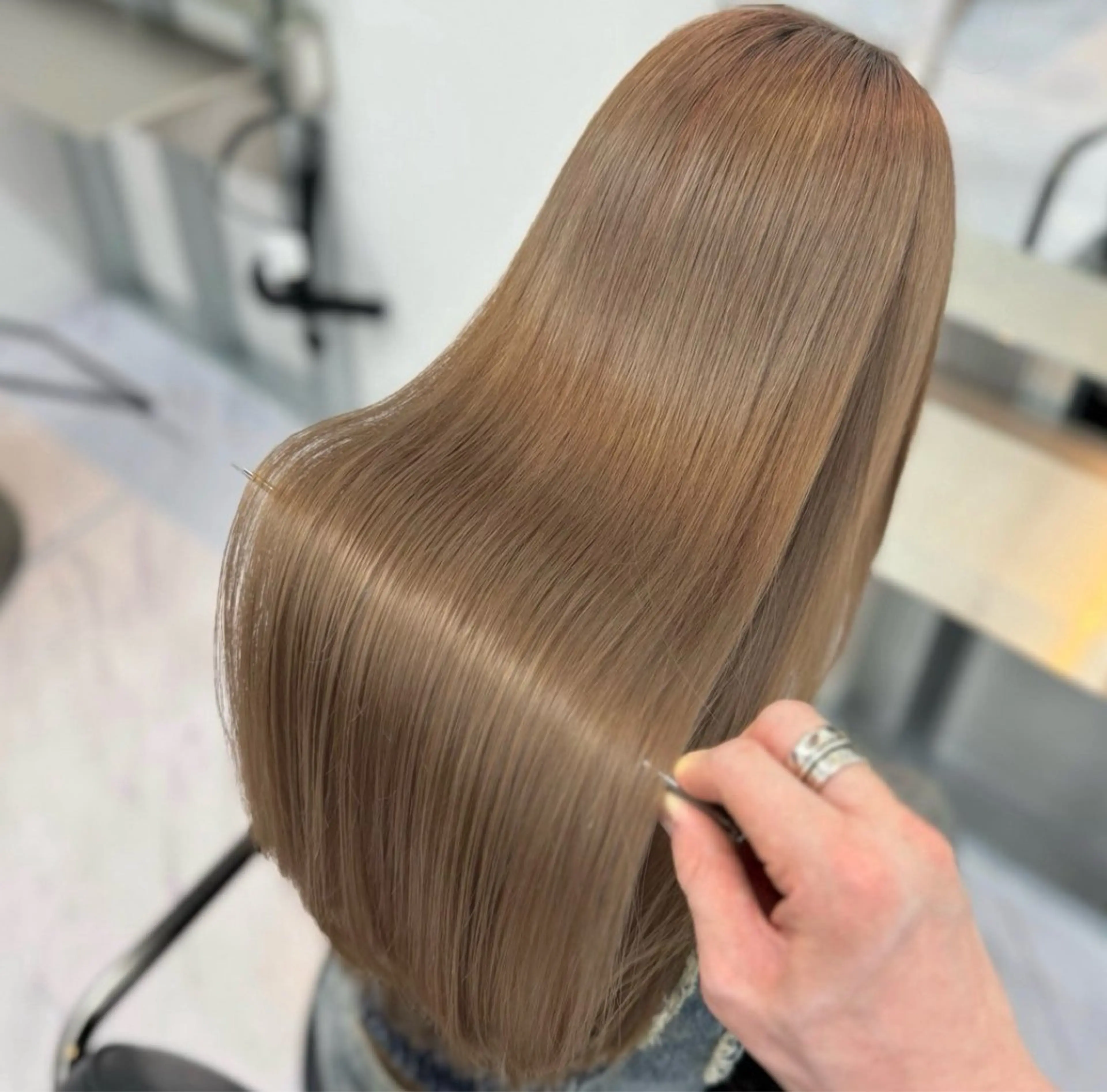 ロング 顔周りカット 小顔カット VIVIE 福岡天神店のヘアスタイル