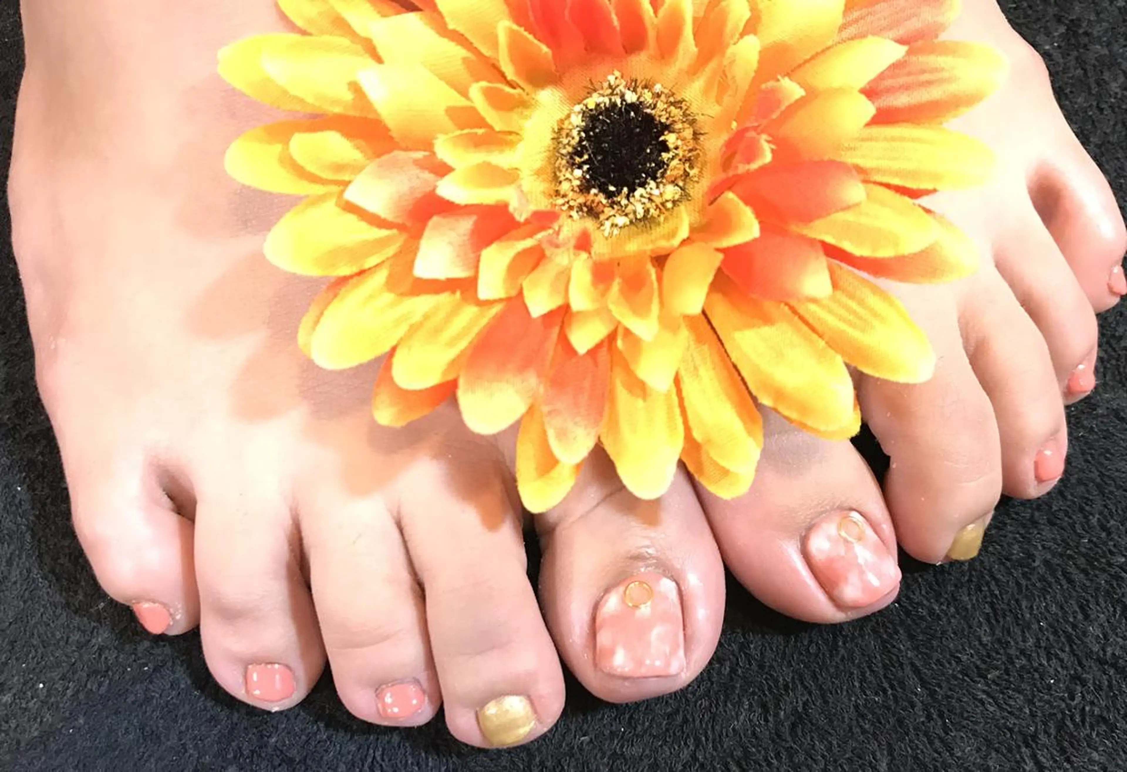 ネイル フットネイル ジェルネイル イワサキ  のネイルデザイン