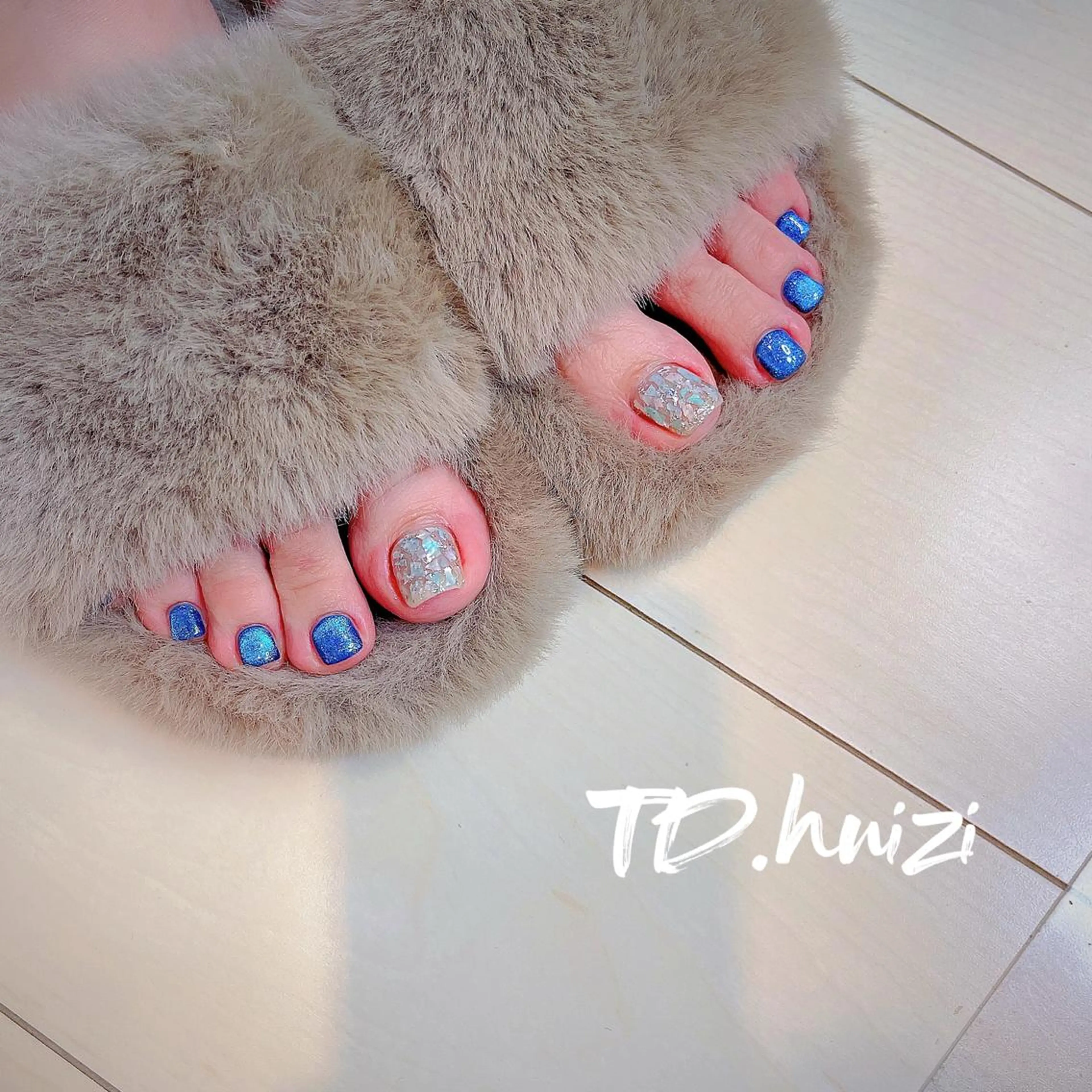 ショート ショートヘア フットネイル めぐみのネイルサロン スタッフ練習のネイルデザイン