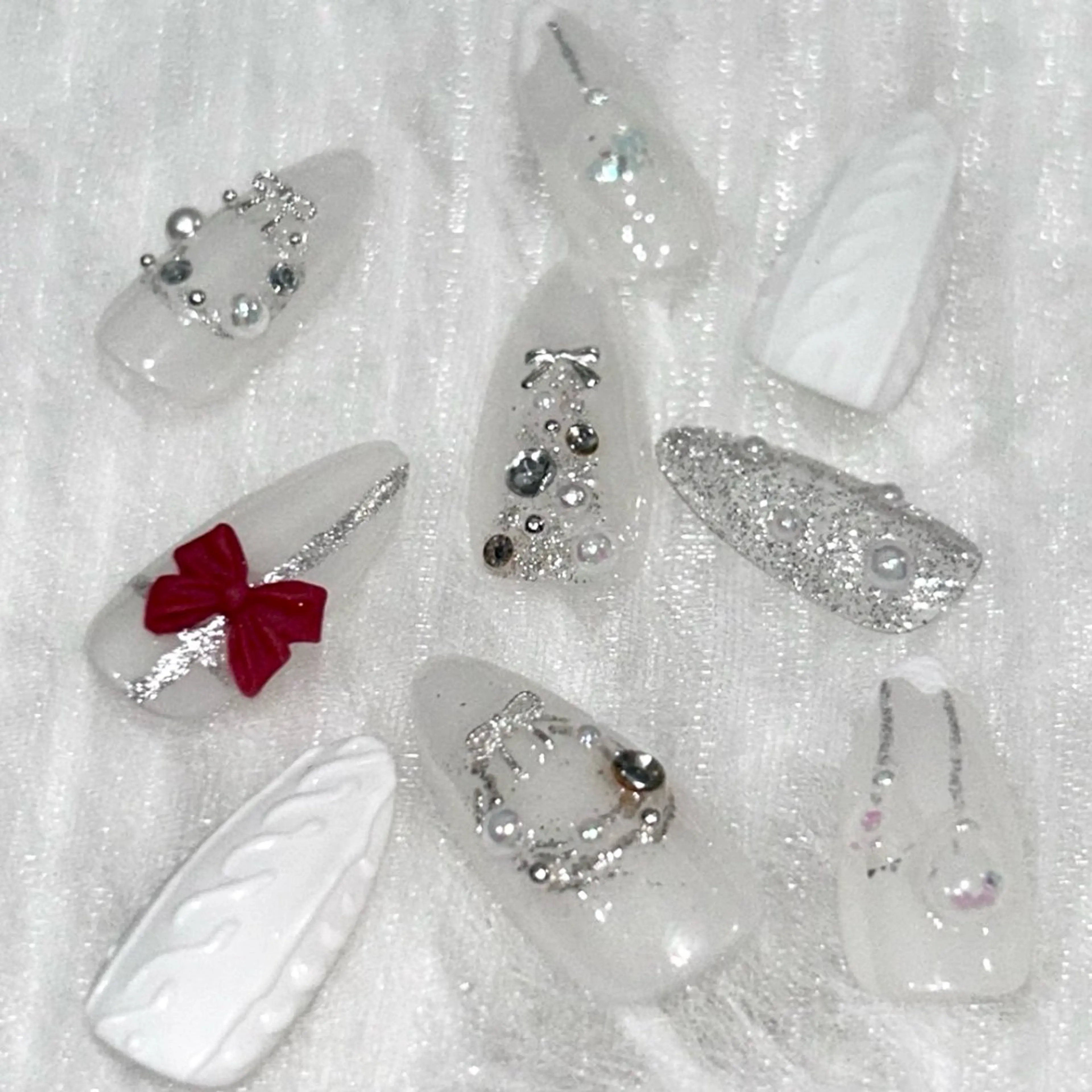 ネイル ラメ(グリッター) リボン シルバー ホワイト ハンドネイル ハンドケア Kasai kieのネイルデザイン