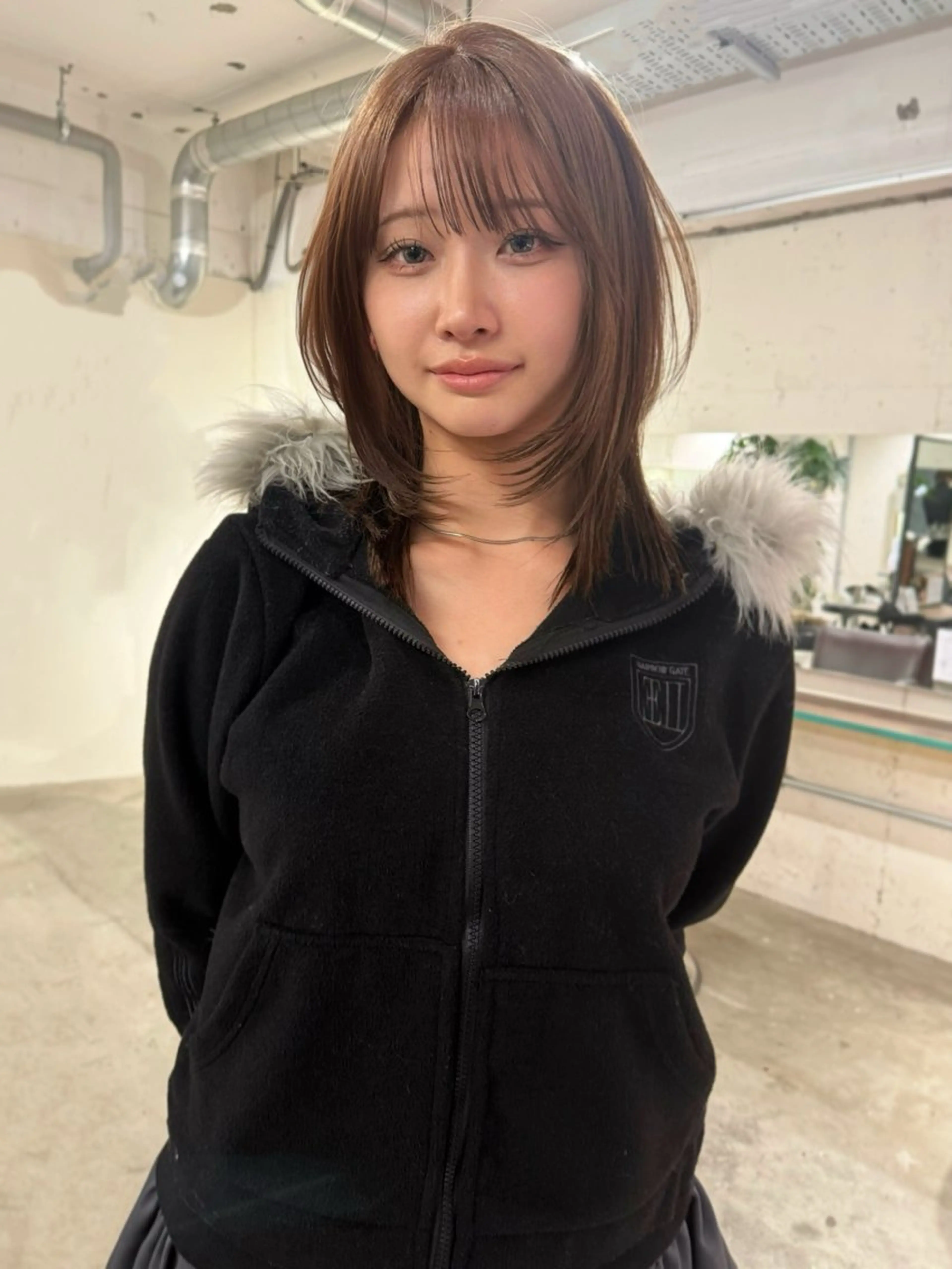 セミロング ハッシュカット 長山 海秀のヘアスタイル