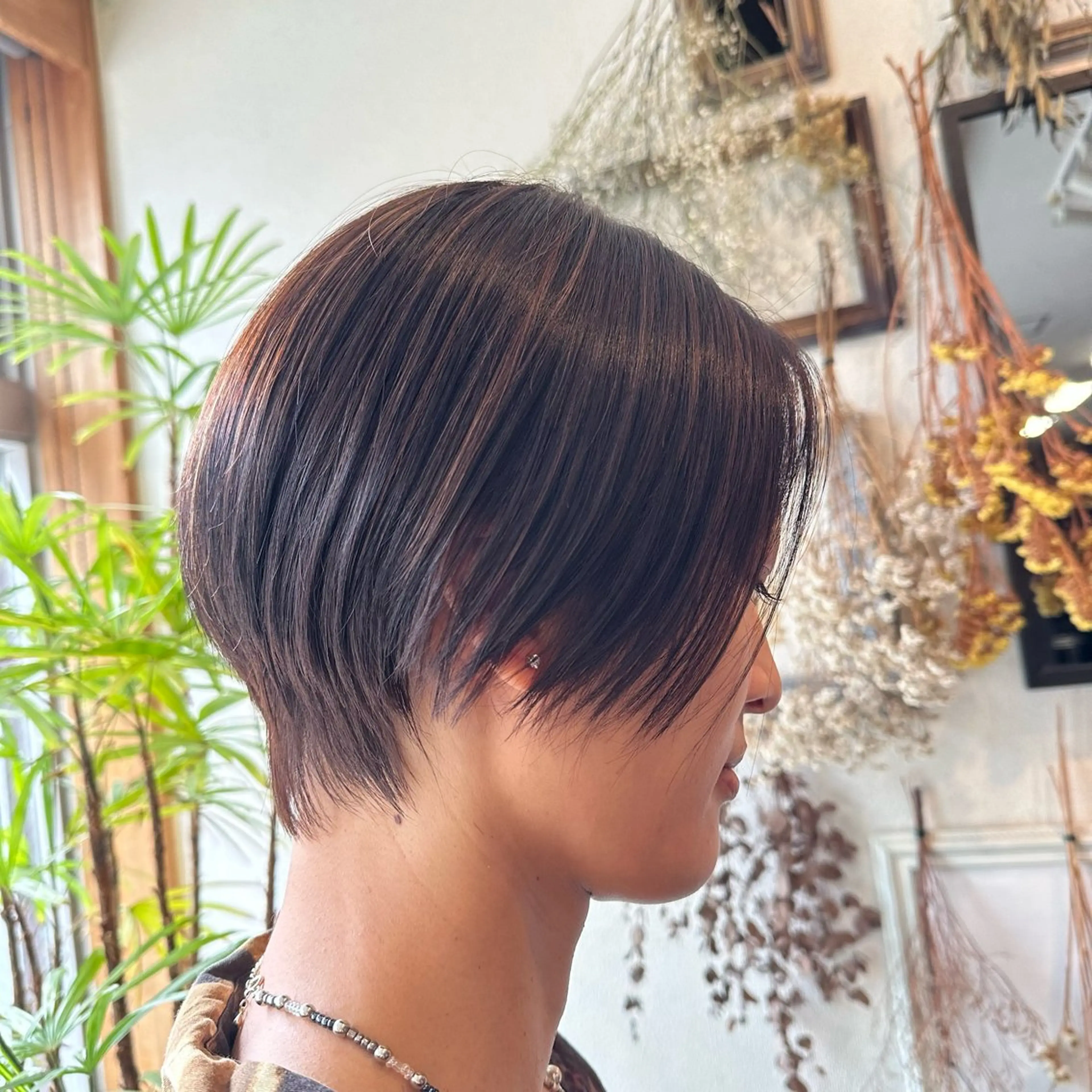 ショート カラー ハイライトカラー くびれヘア ハイライト カット ヘアカラー トリートメント 大人女性の艶カット カラー/菊池柊真🌟のヘアスタイル