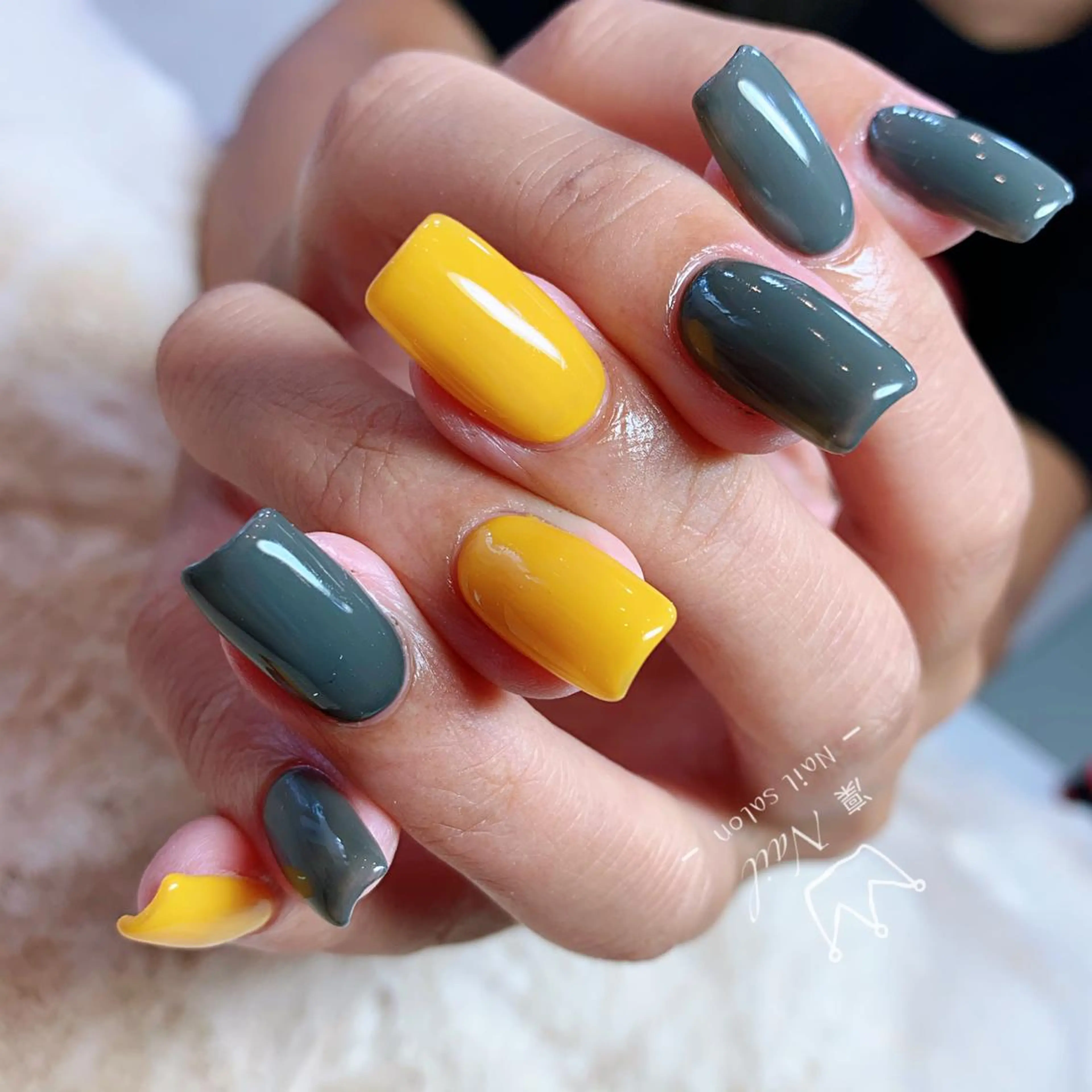 セミロング カラー ネイル Le’a NailSalonのネイルデザイン
