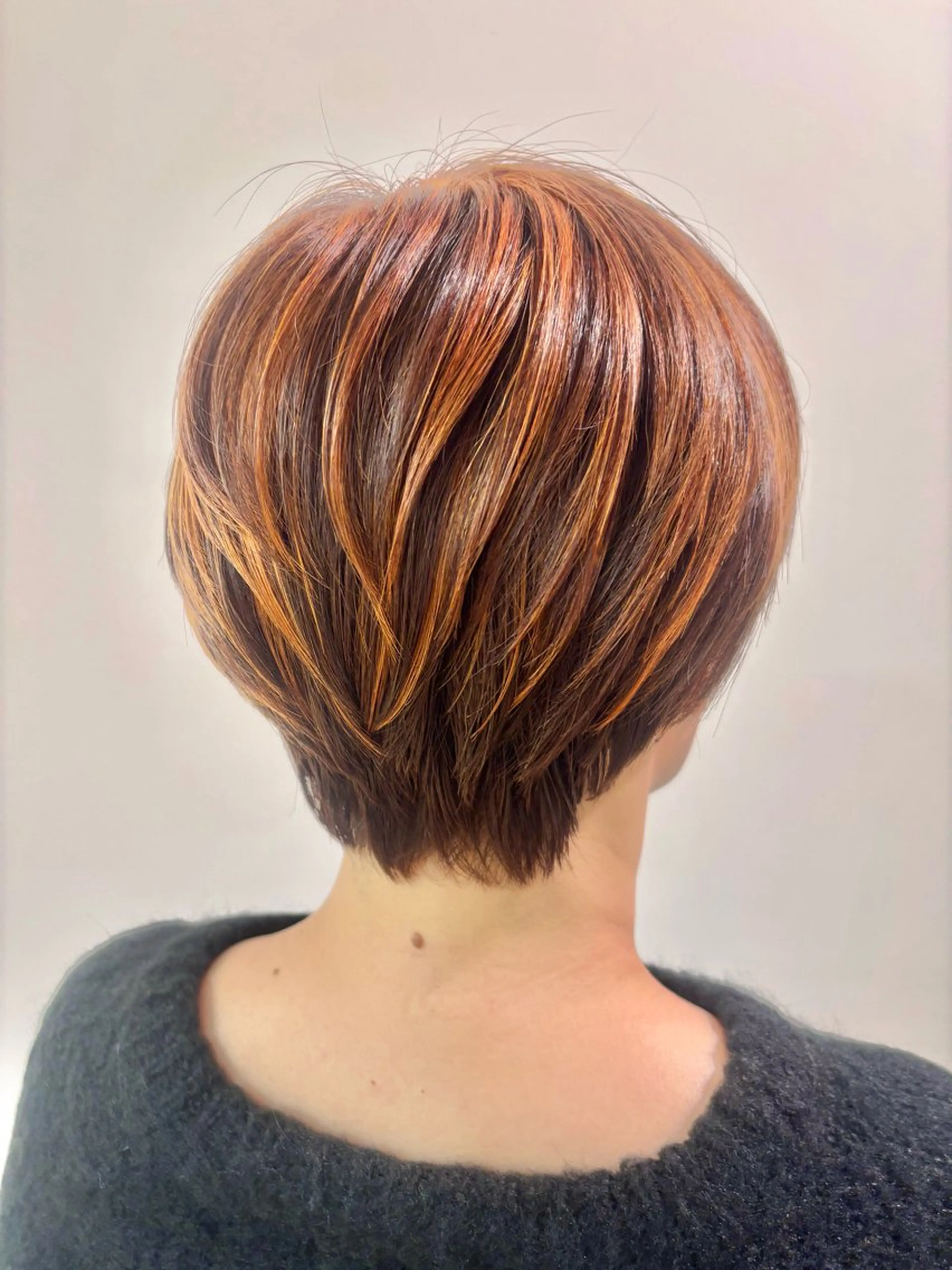 ショート カラー 古川 琴美のヘアスタイル