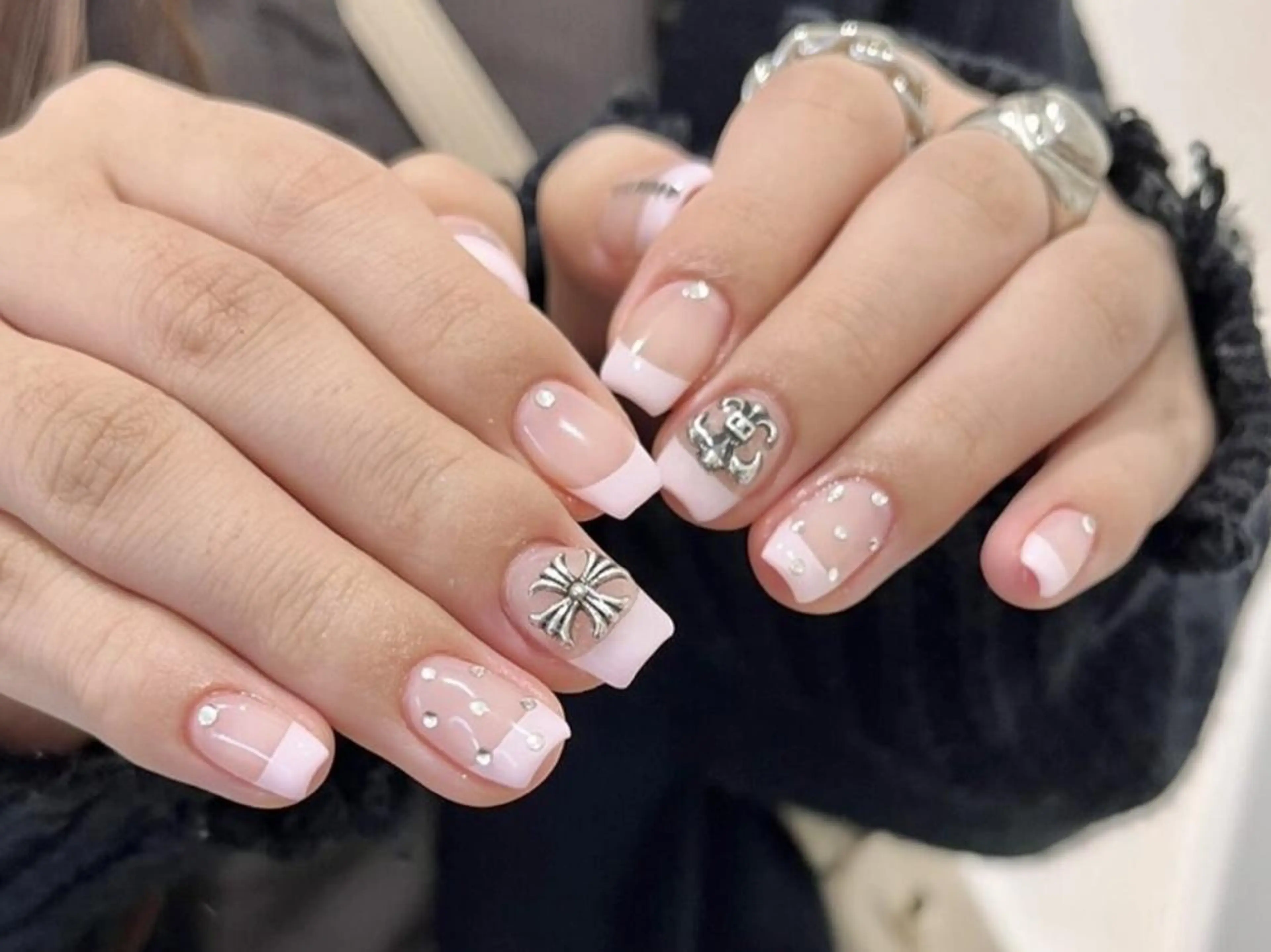 ネイル アートネイル ガーリー マグネットネイル 持ち込み na🎀🎀na ちゅるちゅるのネイルデザイン