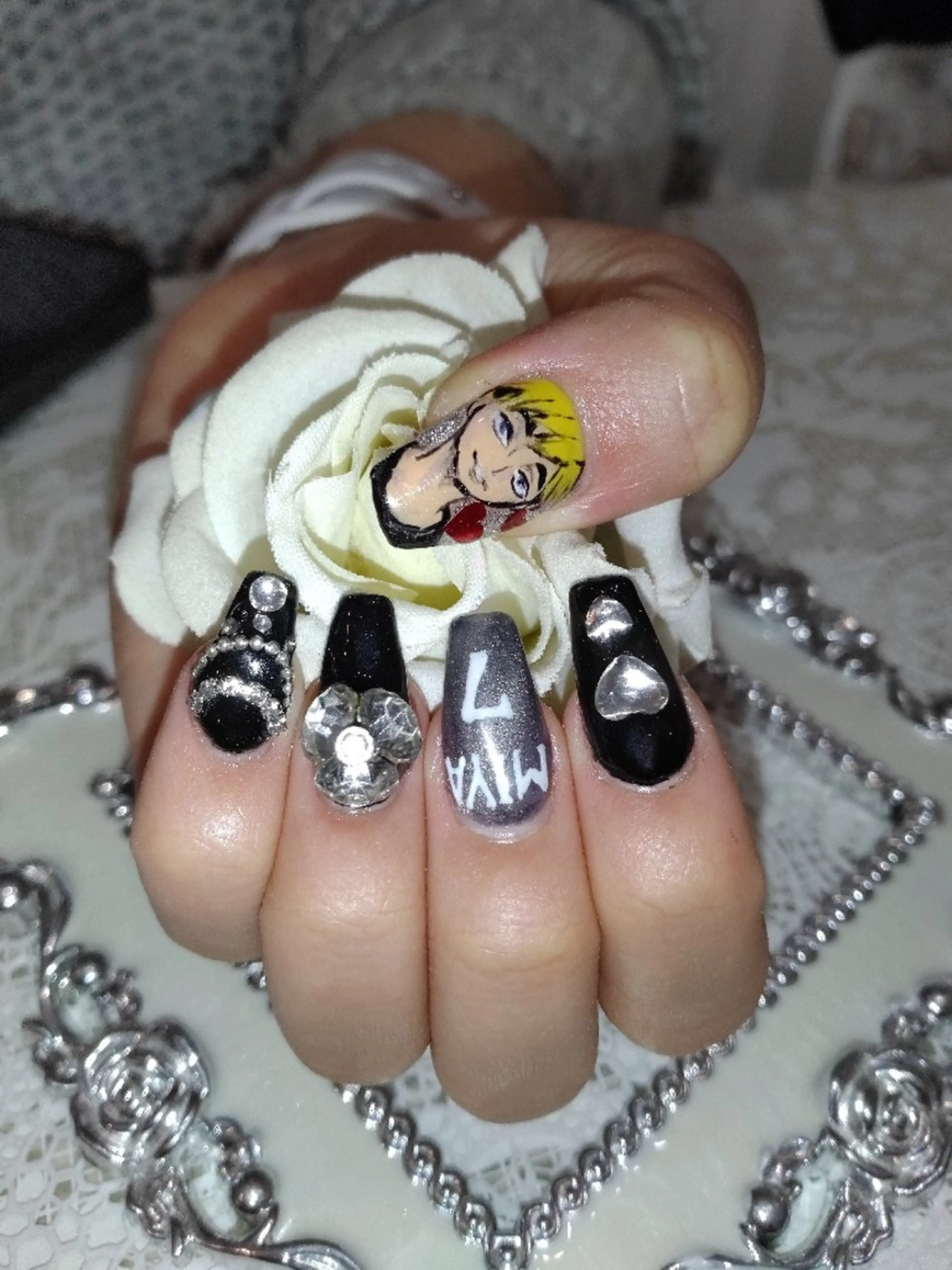 ネイル エステとネイル ローズコンフォートのネイルデザイン