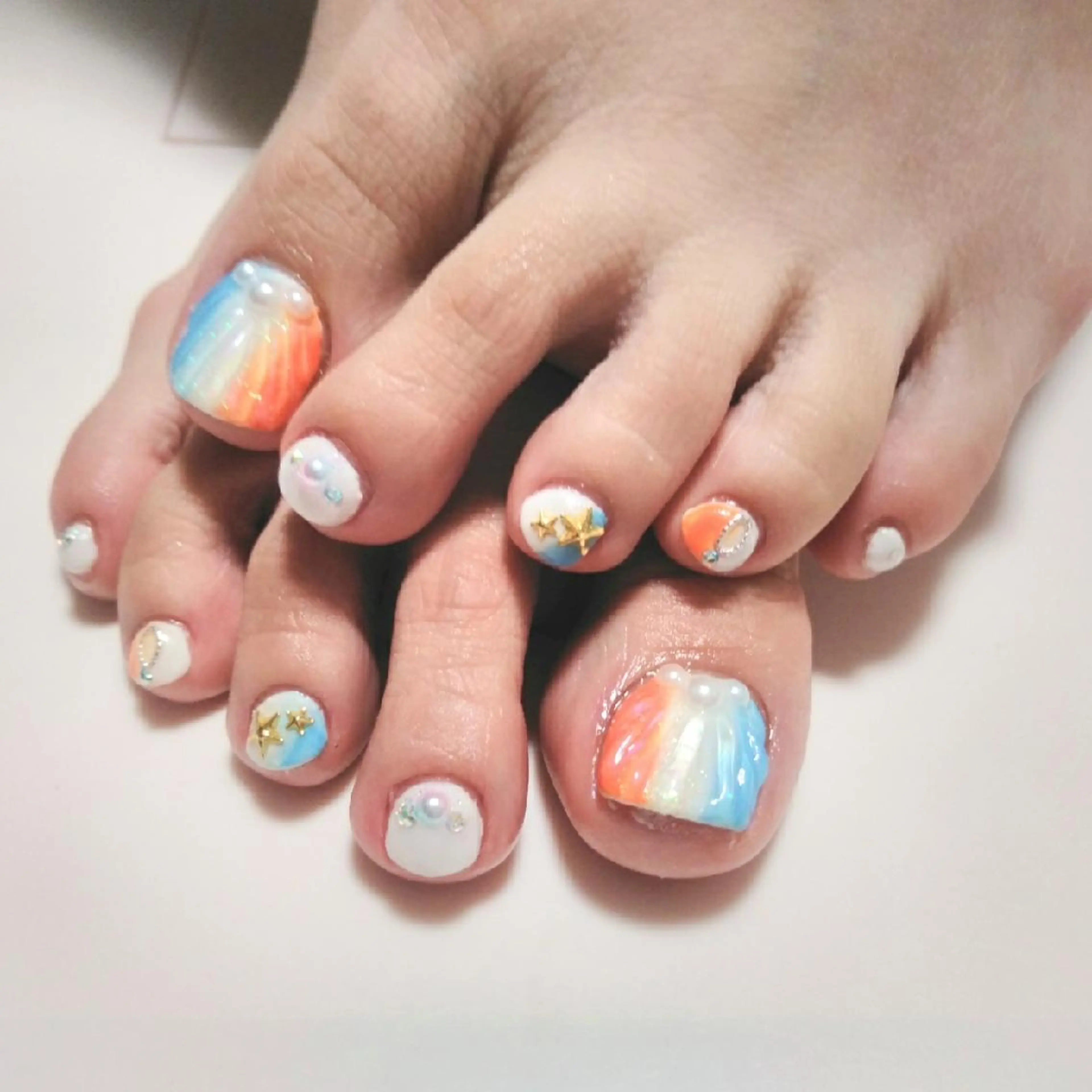 ネイル フットネイル エステとネイル ローズコンフォートのネイルデザイン