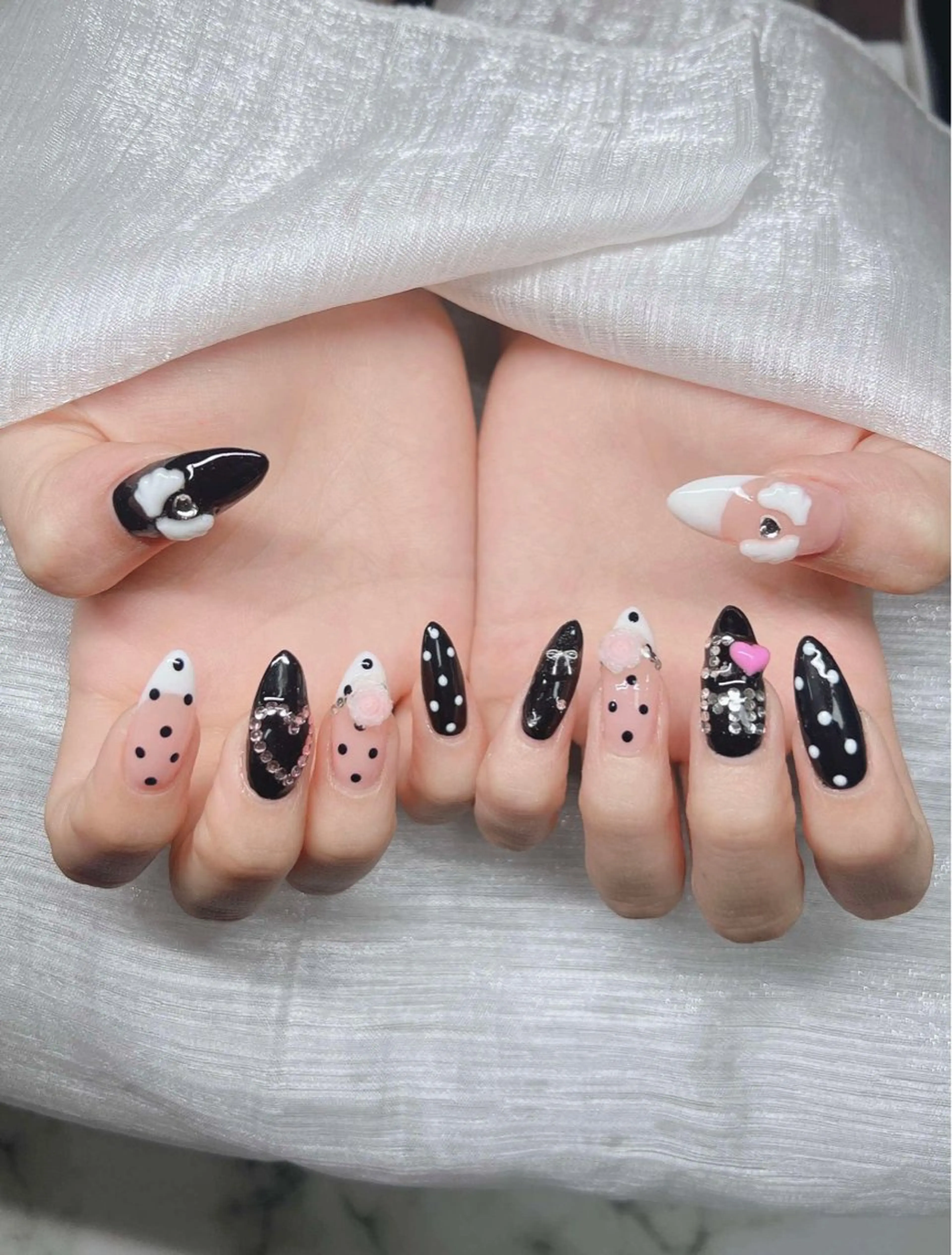 ネイル 長さ出し グラデーション 卒業式 キラキラネイル マグネットネイル Lee Nailsのネイルデザイン