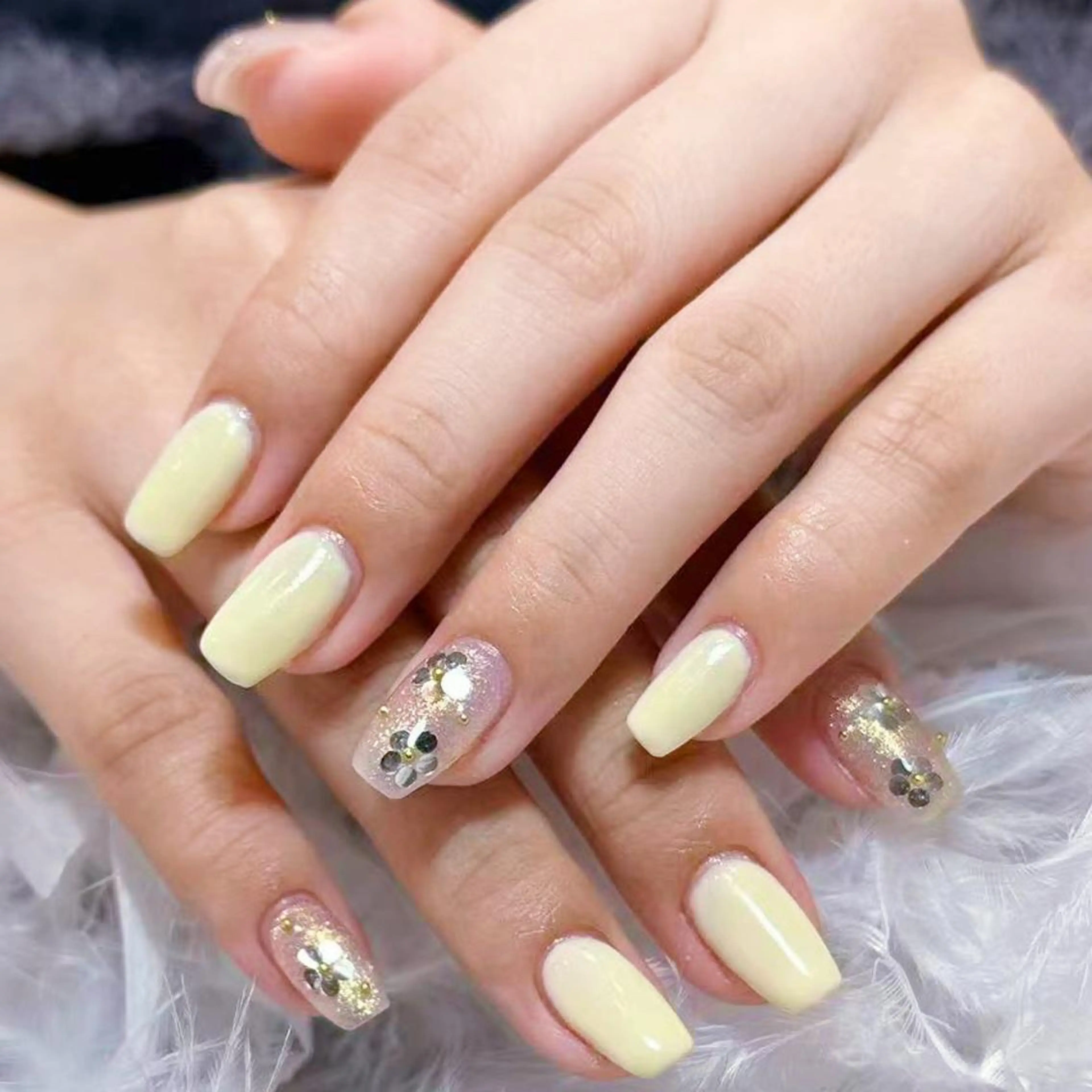 ネイル アートネイル オーロラネイル ガーリー キラキラネイル 韓国ネイル Leah 💅のネイルデザイン