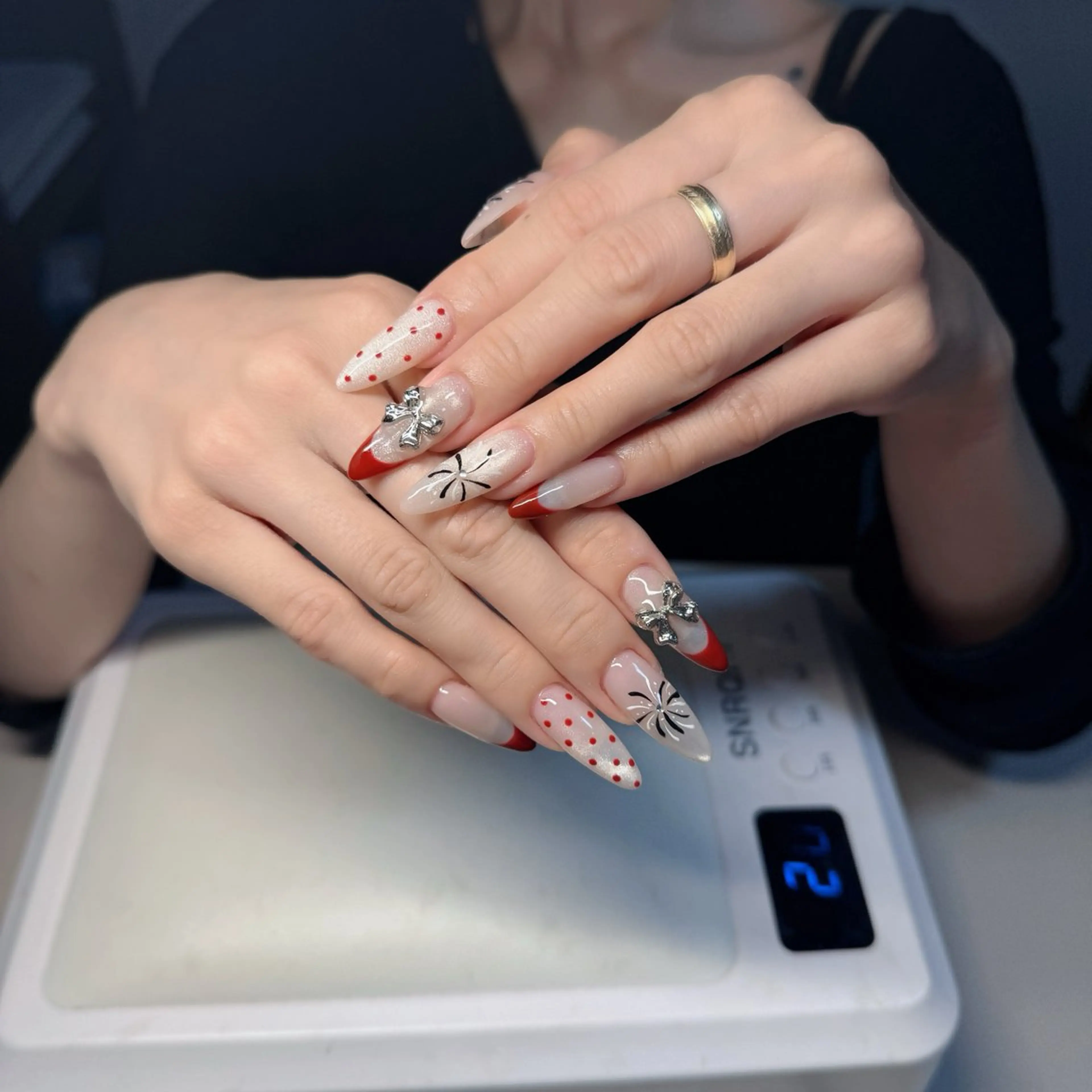 ネイル チークネイル フレンチネイル グラデーション 韓国ネイル マグネットネイル Hana nail所属・Hana Nailのネイルデザイン