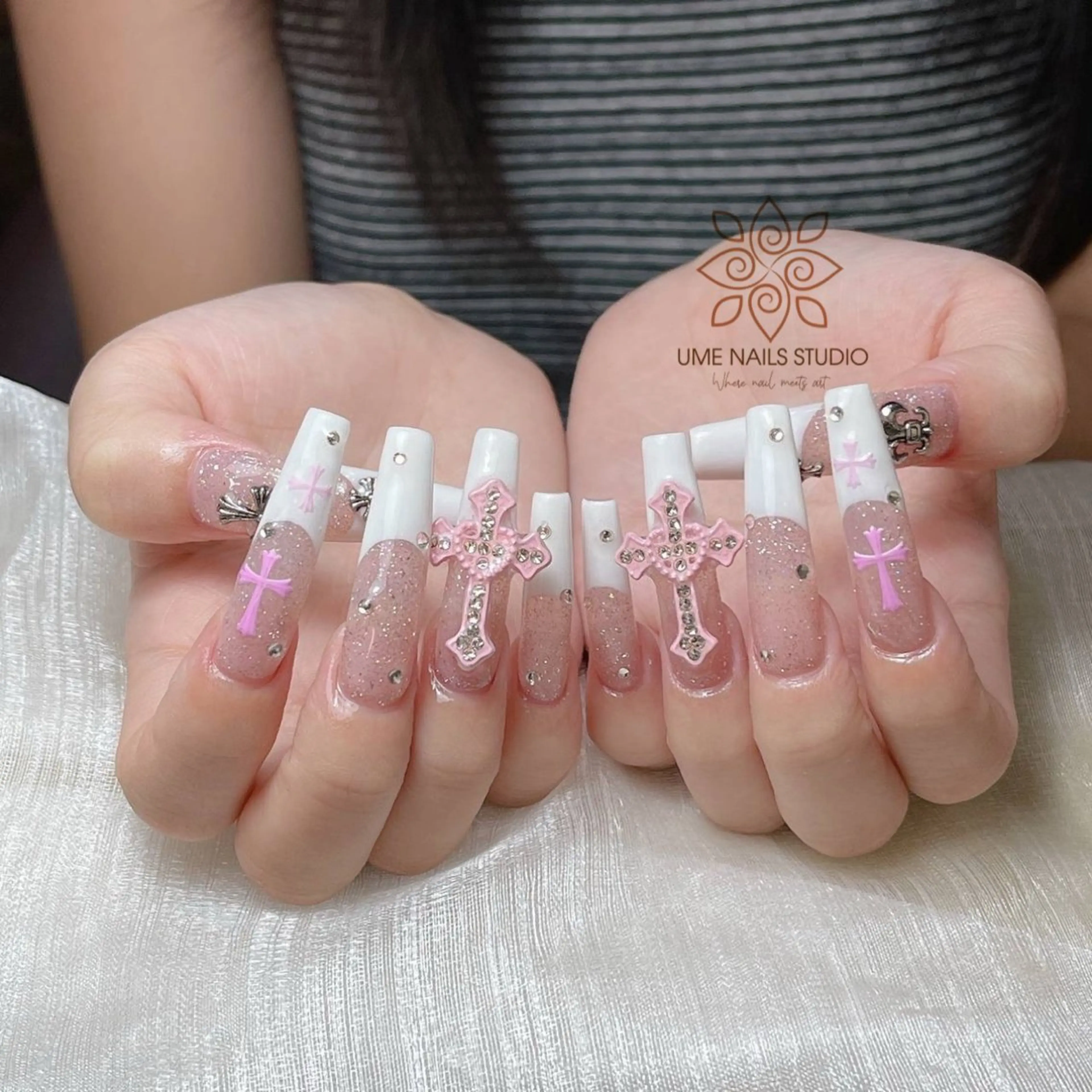 ネイル チークネイル クリアネイル ガーリー キラキラネイル 韓国ネイル ハンドネイル Ume Nail Studioのネイルデザイン