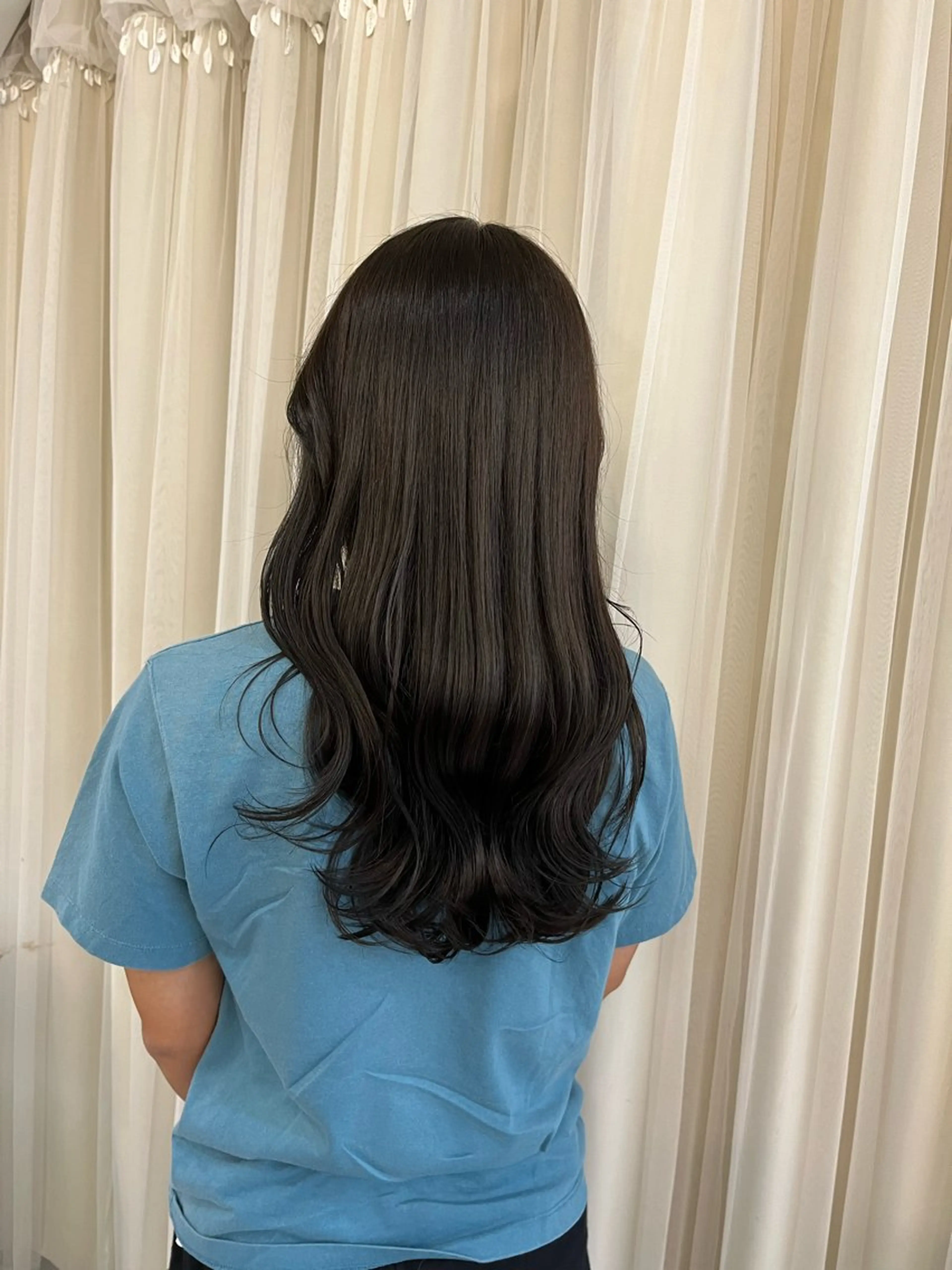 セミロング カラー グレージュ オリーブグレージュ オリーブグレー 金城 麗華のヘアスタイル