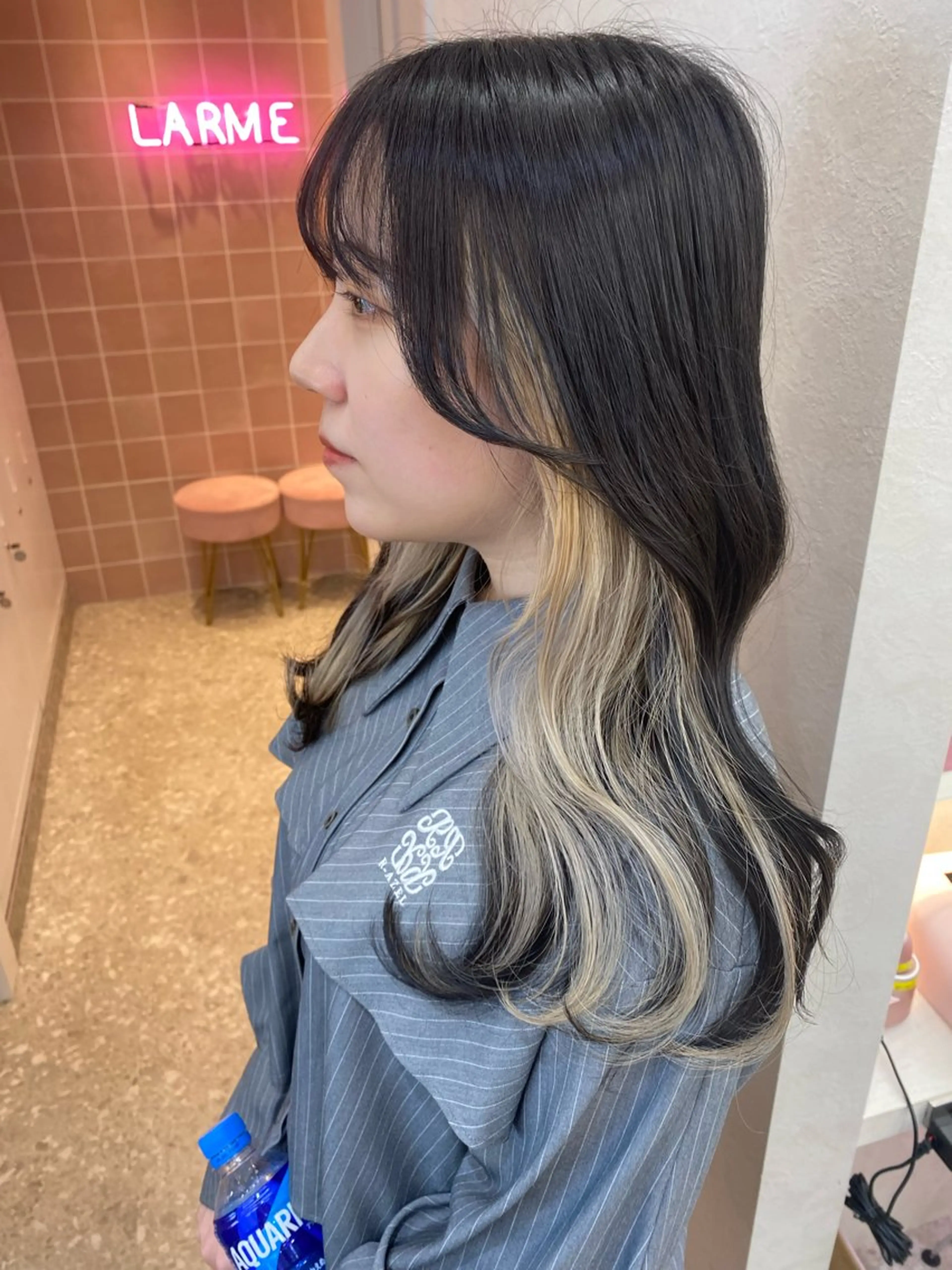 セミロング カラー ベージュカラー イヤリングカラー インナーカラー ホワイトベージュ カット ヘアカラー トリートメント 新宿/韓国ヘア 中明度カラー/かやのヘアスタイル