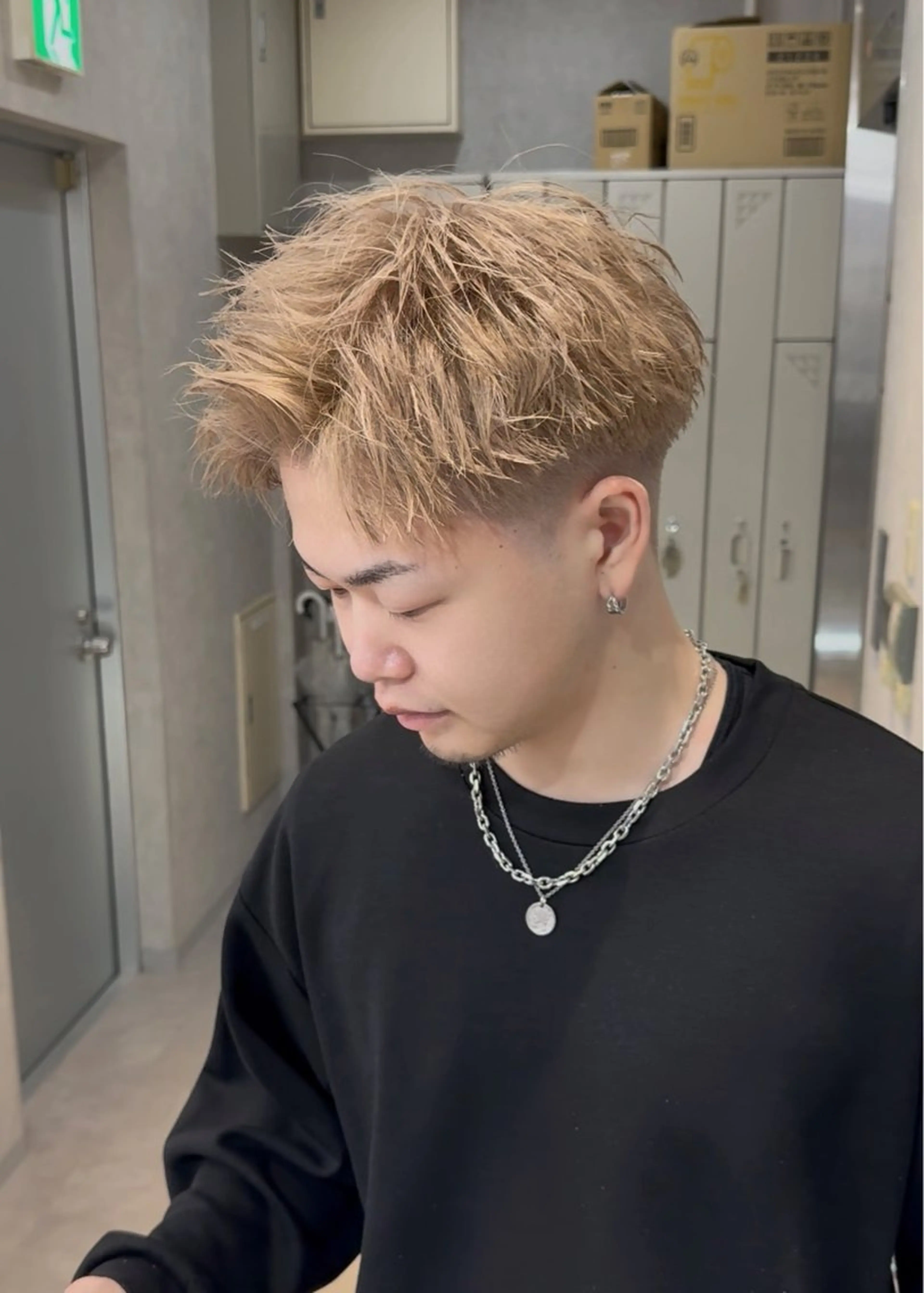 ショート カラー メンズ フェードカット メンズハイトーン ベージュカラー ハイトーンカラー ショートヘア カット ヘアカラー トリートメント メンズパーマ職人/ 天神/tatsukiのヘアスタイル