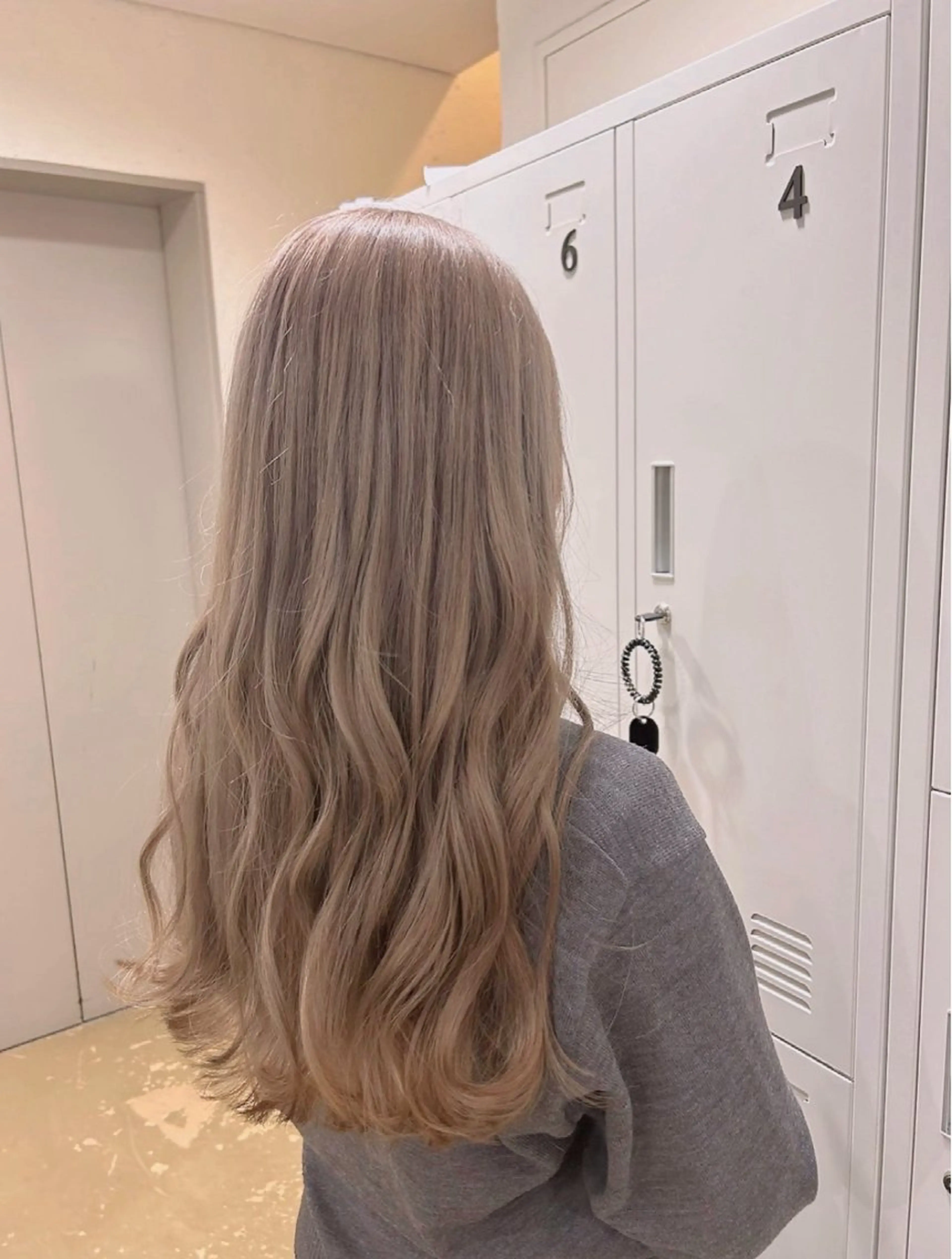 ミディアム 透明感カラー NAN AMI グレージュのヘアスタイル