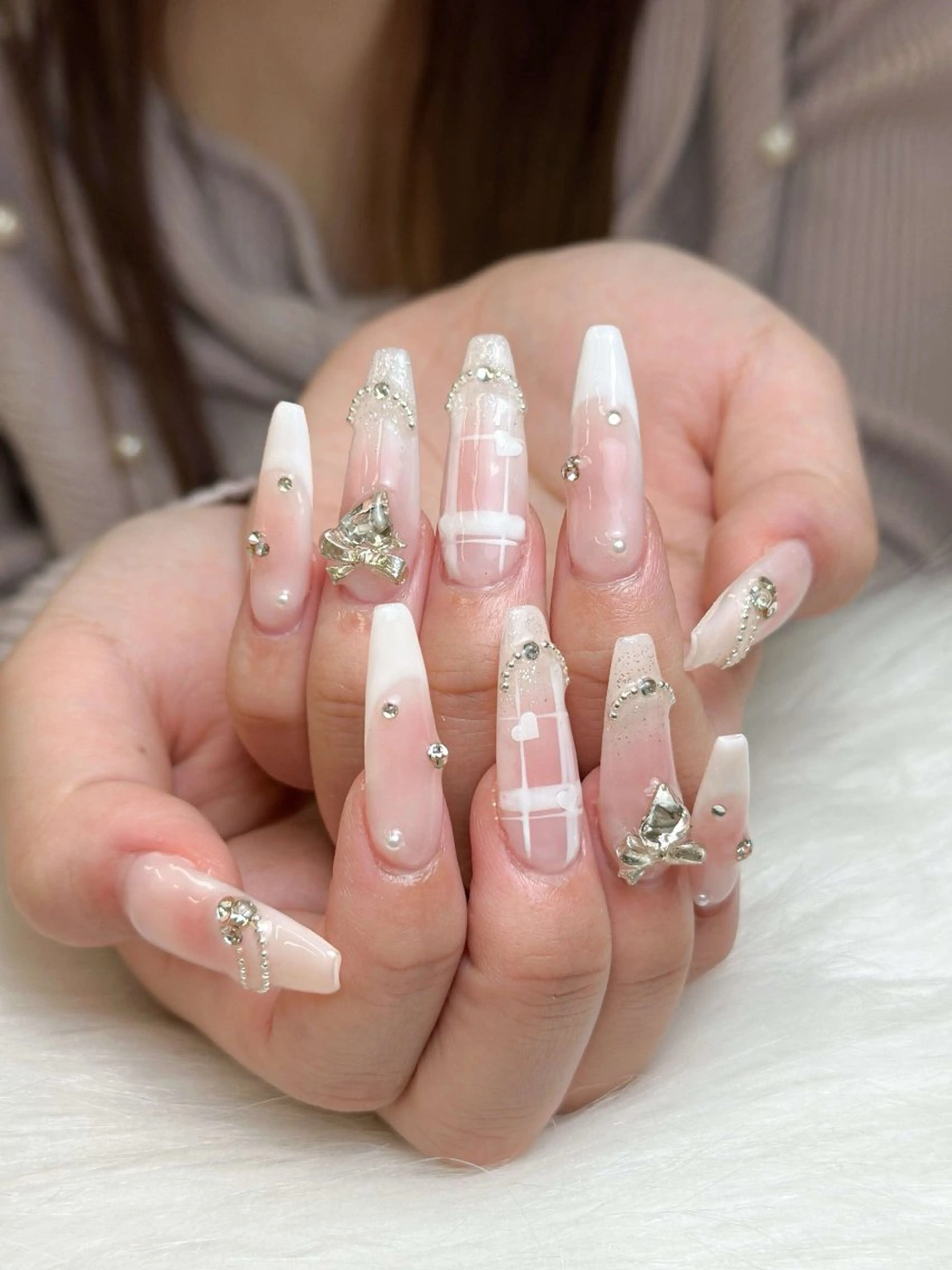 ネイル グラデーション キラキラネイル ワンカラーネイル 冬ネイル Jenn Nail Salonのネイルデザイン