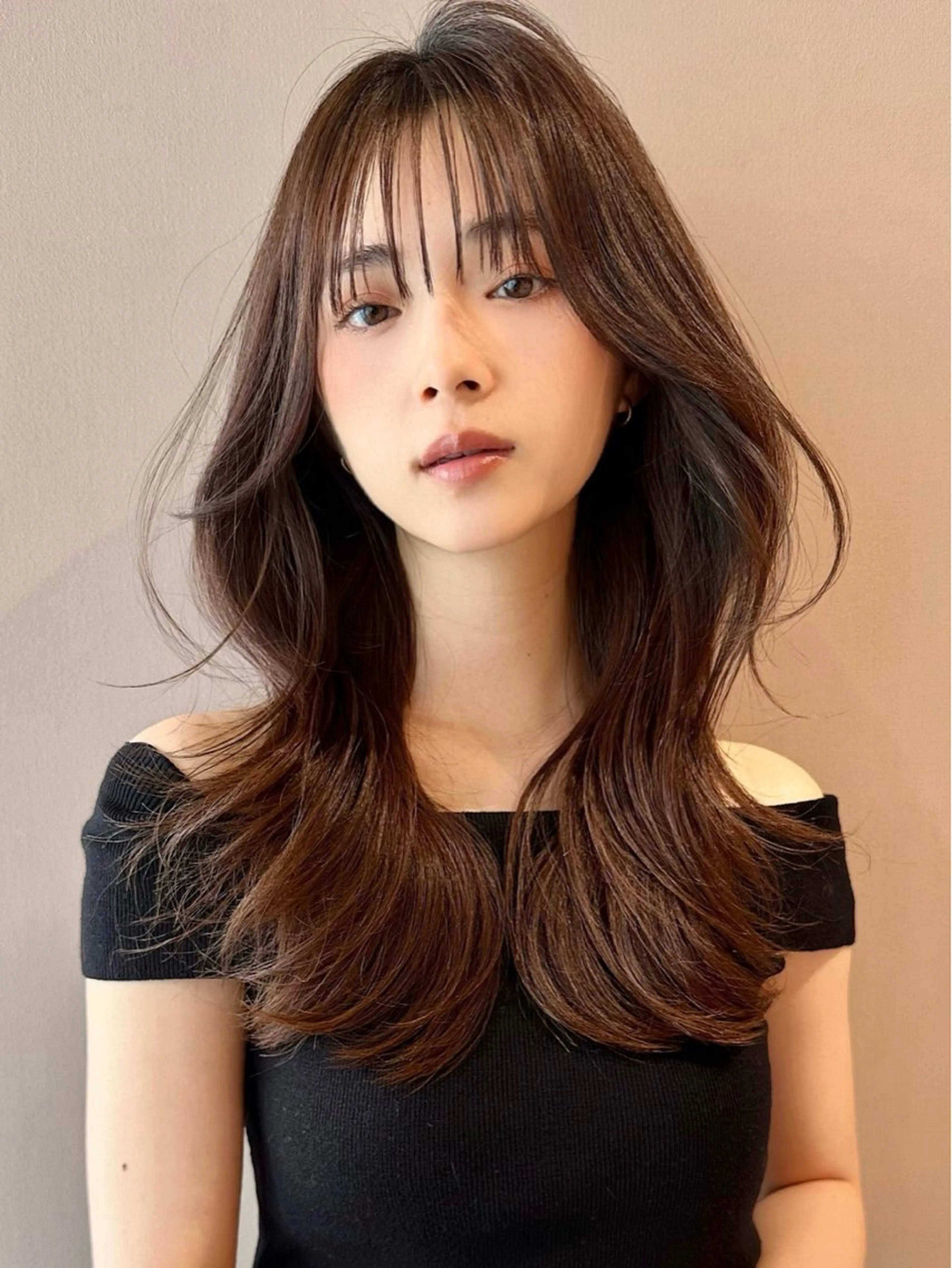 セミロング 興津/韓国レイヤー ダブルカラー美髪縮毛のヘアスタイル