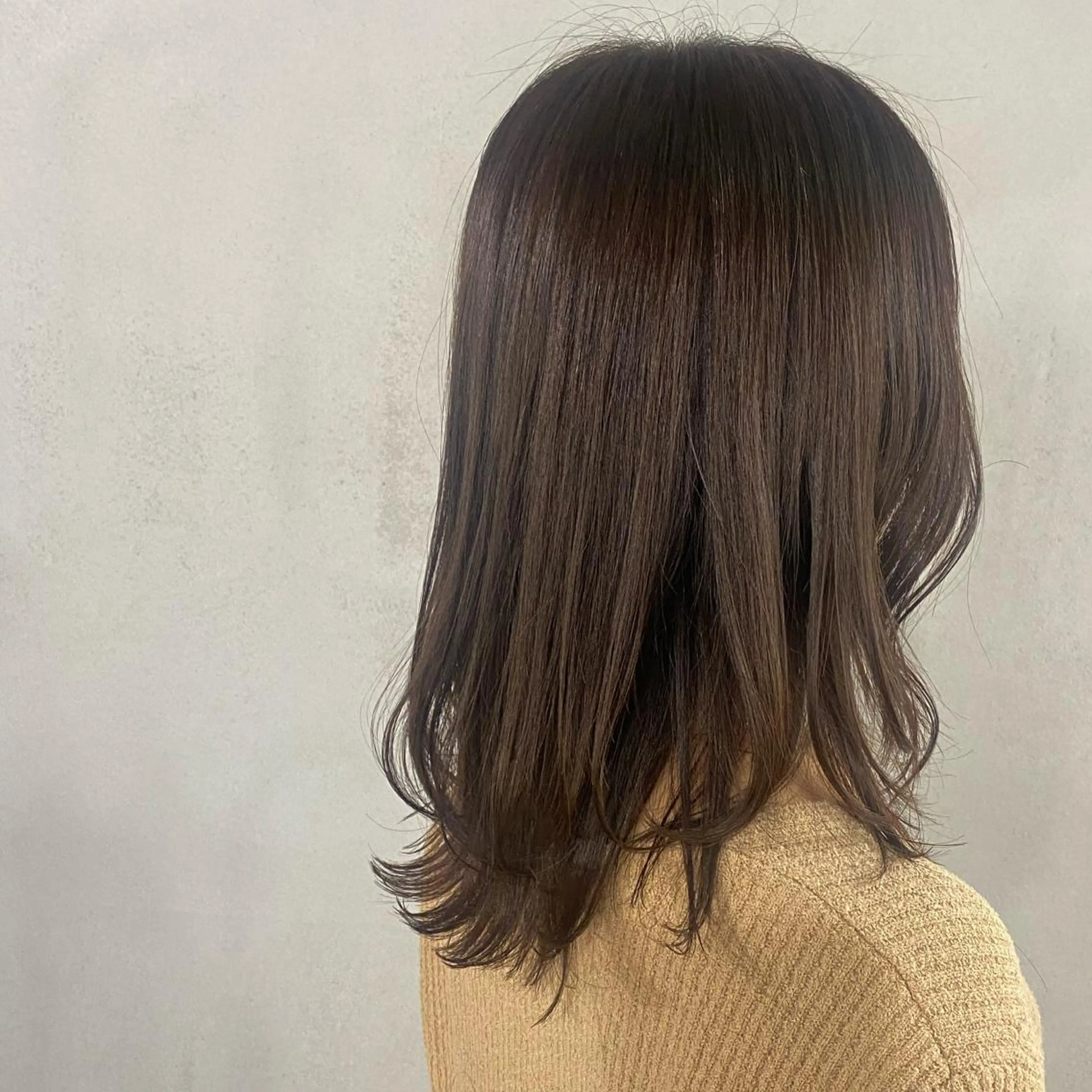 ミディアム カラー アッシュ レイヤーカット カット ヘアカラー トリートメント #tag 佐藤璃美のヘアスタイル