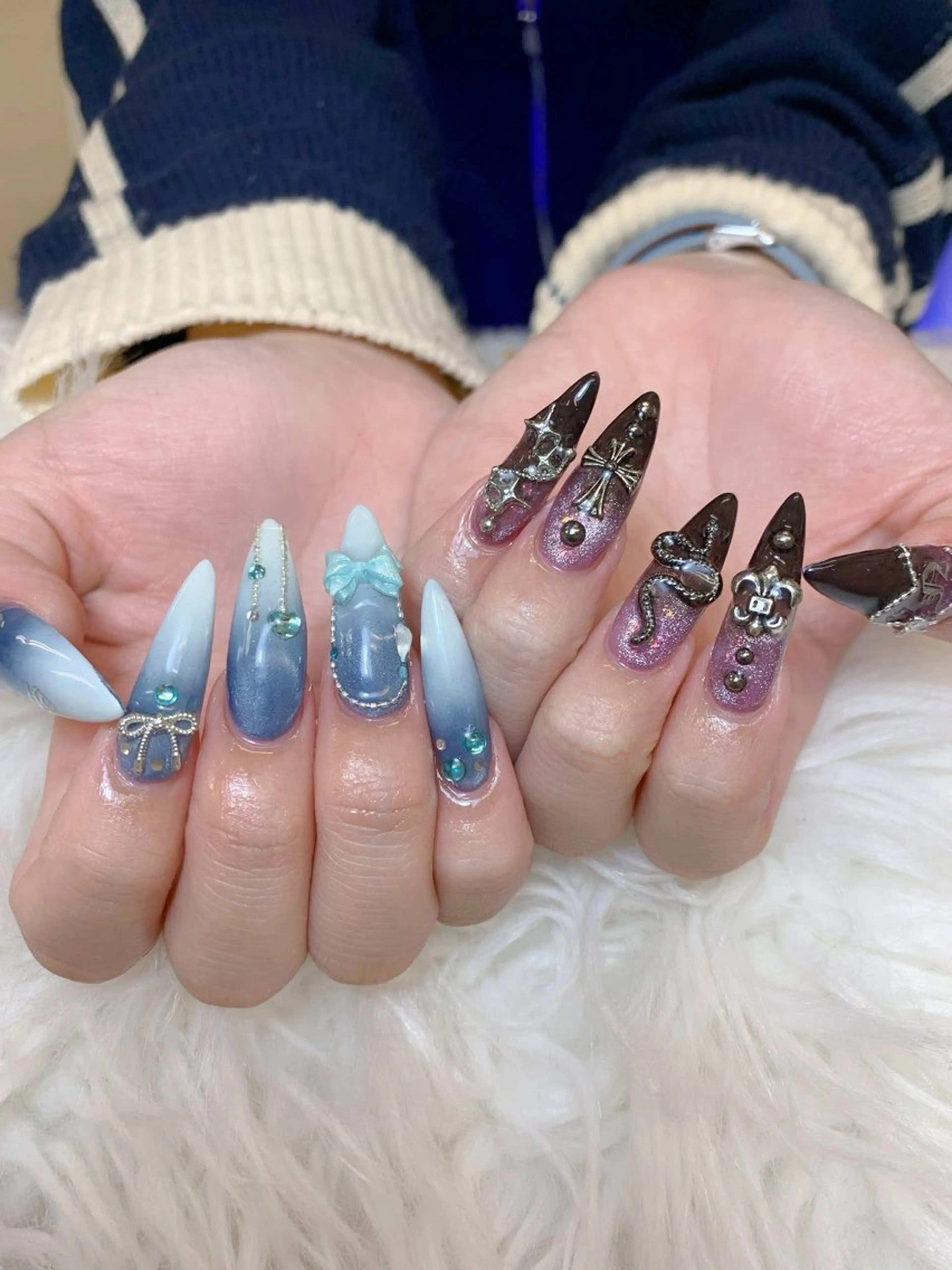 ネイル アートネイル オーロラネイル チークネイル 長さ出し フットネイル ハンドネイル ハンドケア Mio_ Noiranailのネイルデザイン