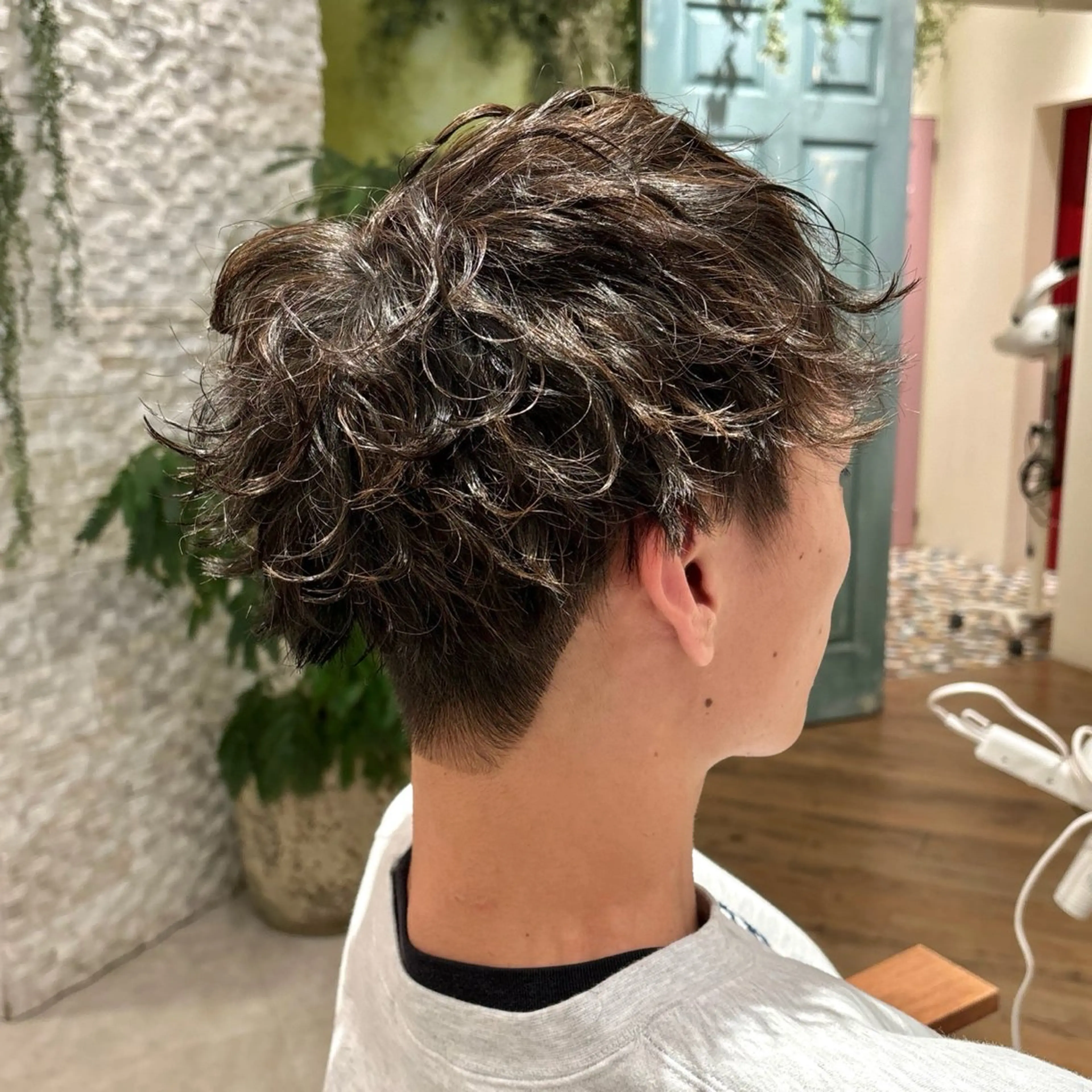 カラー パーマ メンズ 波巻きパーマ ハイトーンカラー/ ケアブリーチ🎀あやのヘアスタイル