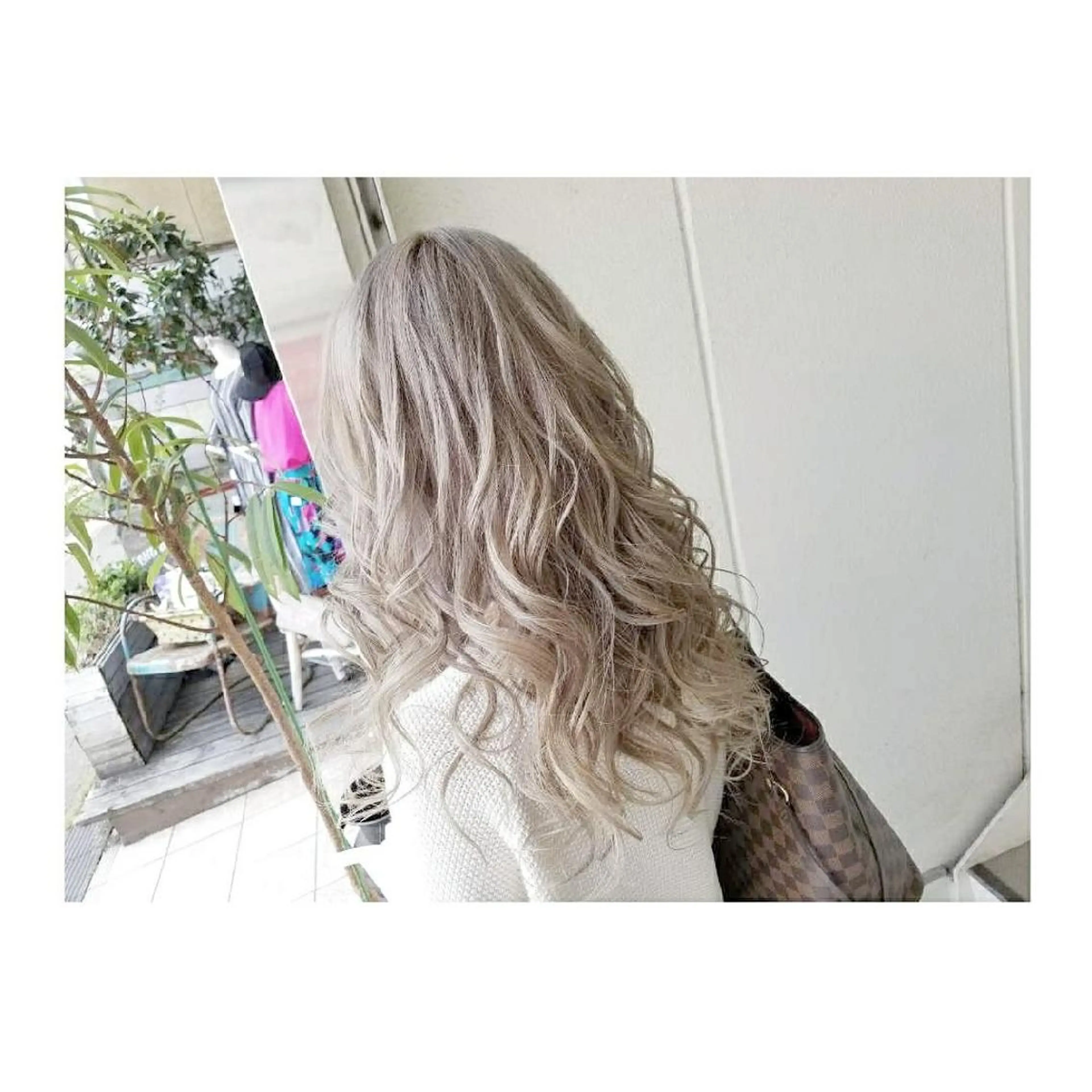 ロング カラー ヘアアレンジ アッシュ ブリーチ 透明感カラー ホワイトアッシュ Luana 矢場町のヘアスタイル