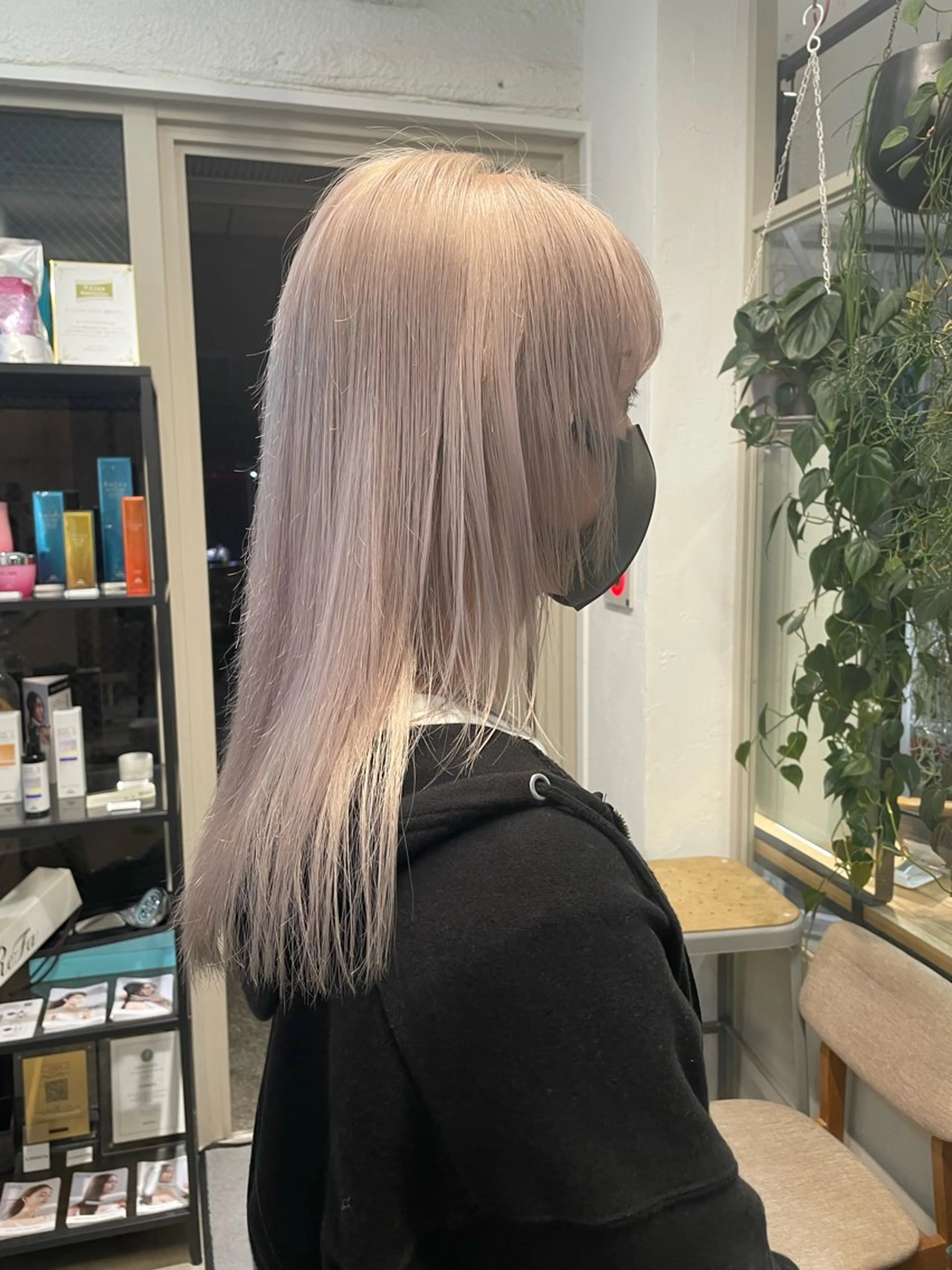 ロング カラー ミルクティー× グレージュMOMOのヘアスタイル