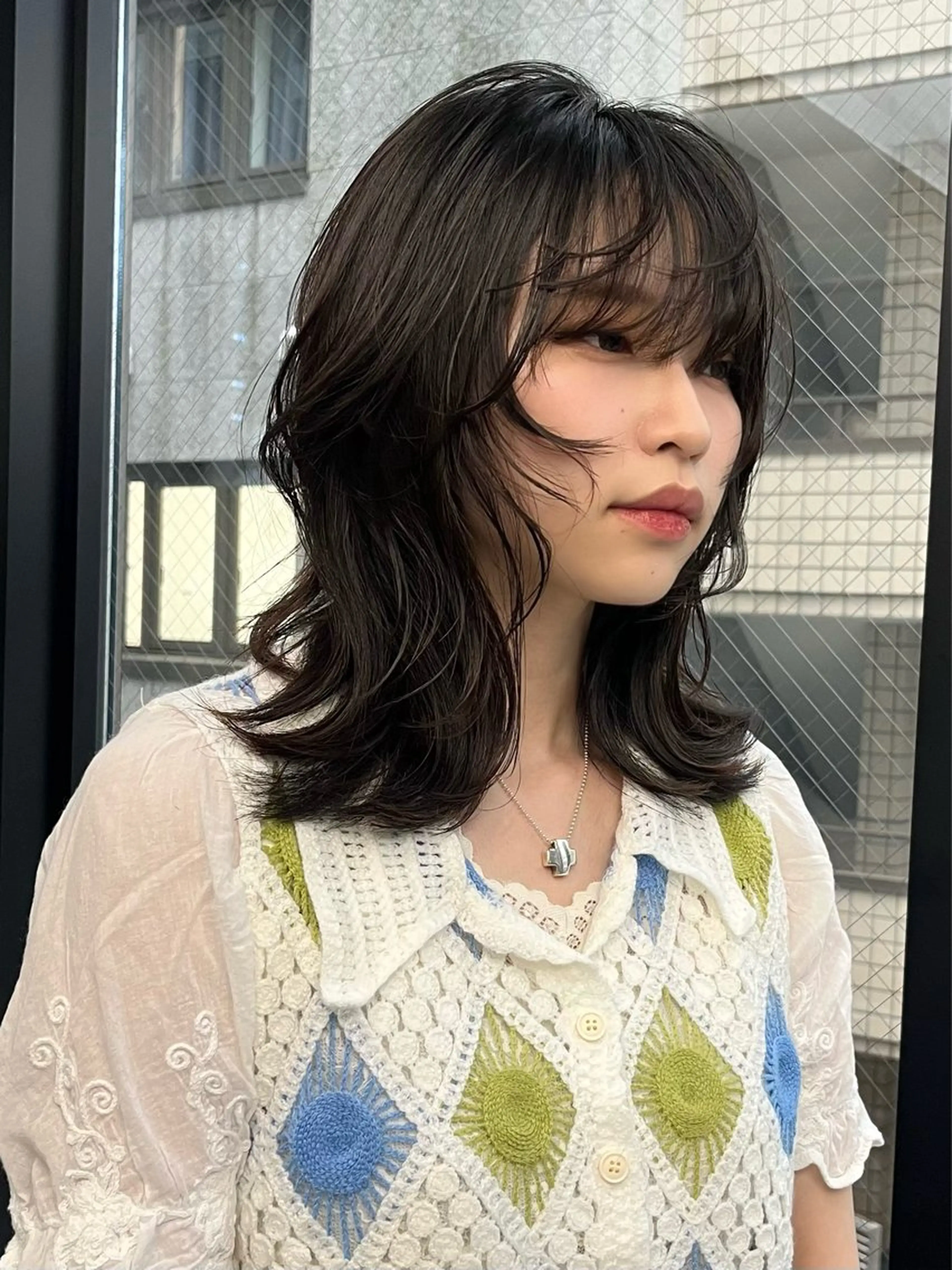 セミロング カラー グレージュ オリーブグレージュ オリーブグレー 顔まわりレイヤー 顔周りカット イツク ⚡️ ルーツ/ハイトーンのヘアスタイル